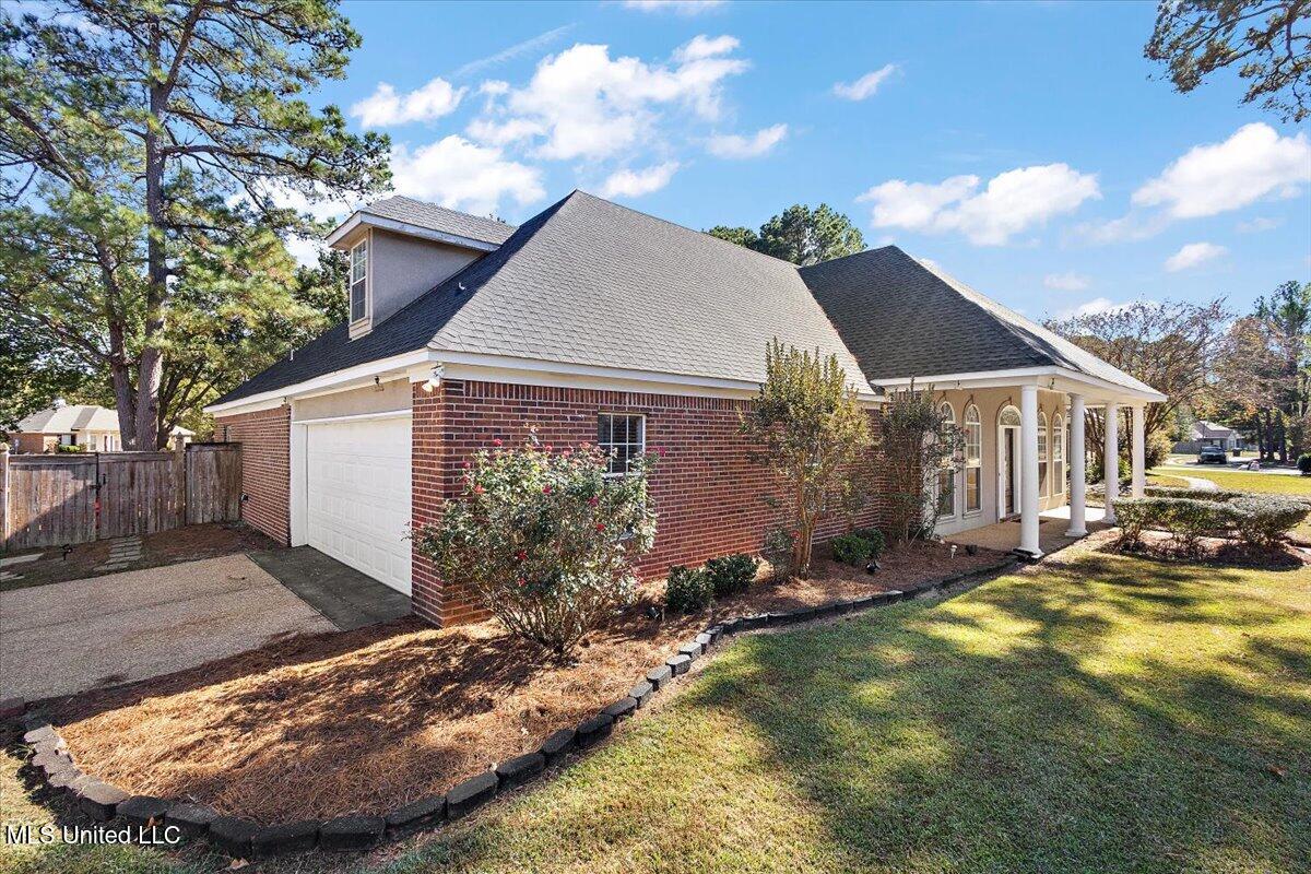1006 Riverchase North Drive Property Photo 3