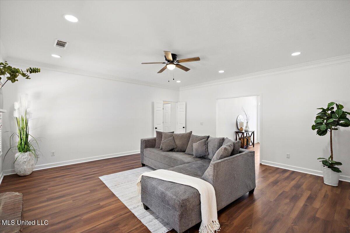 1006 Riverchase North Drive Property Photo 12