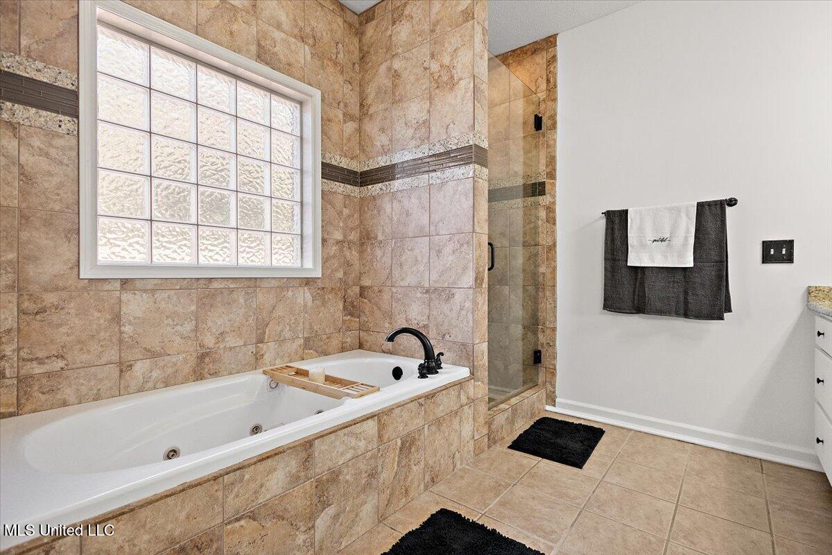 1006 Riverchase North Drive Property Photo 27