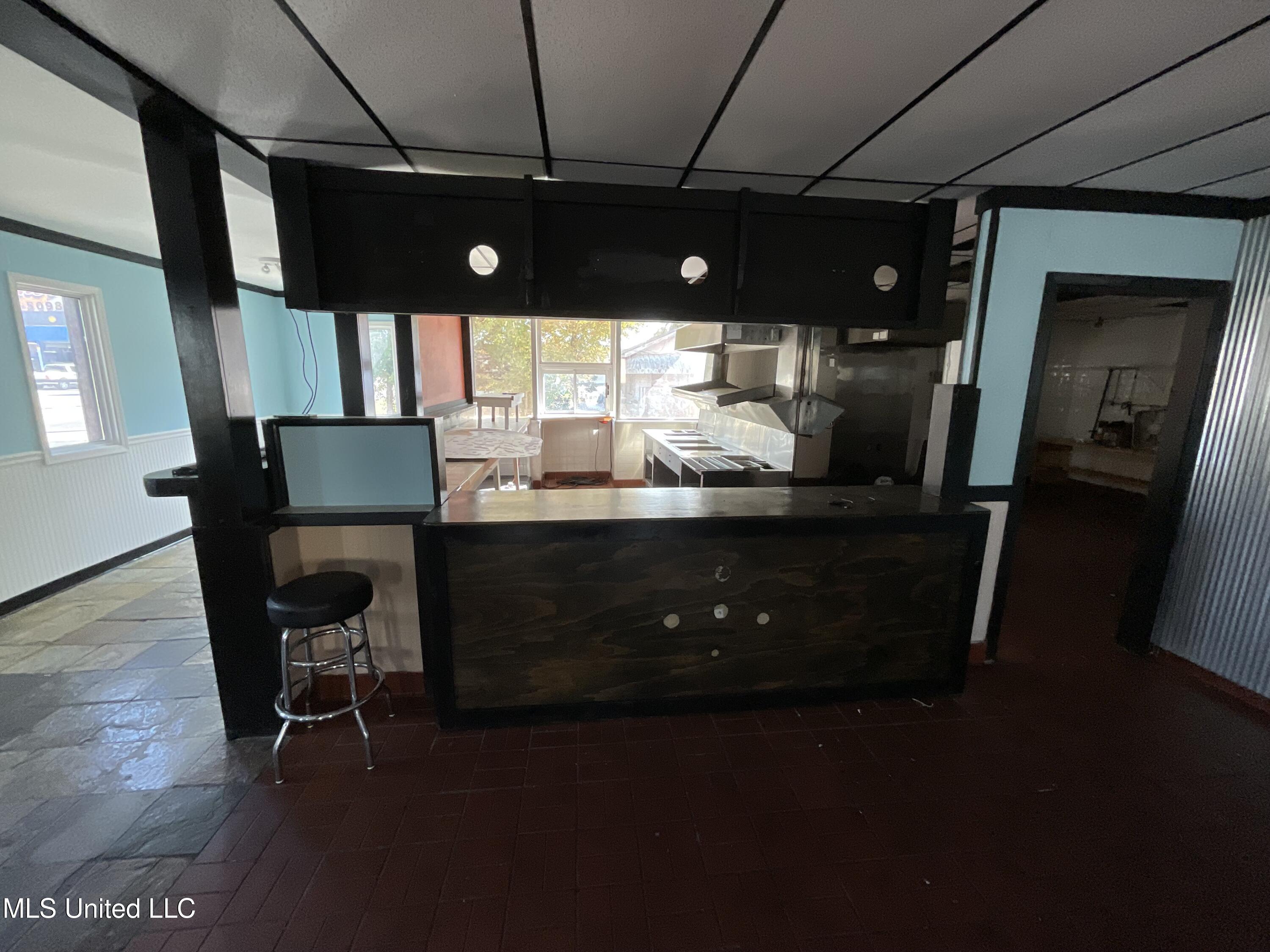 515 S High School Avenue Property Photo 2
