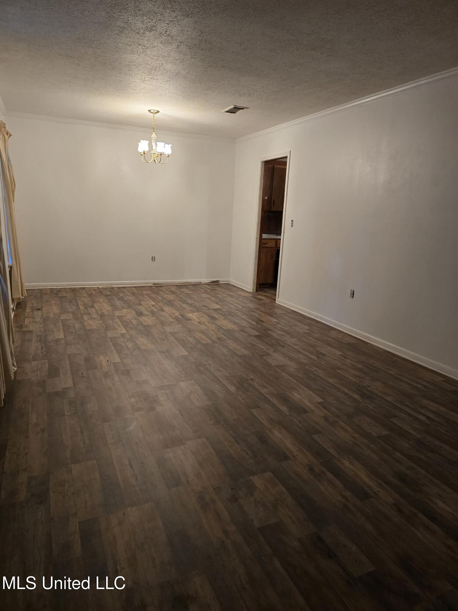 256 Pinehurst Circle Property Photo 2