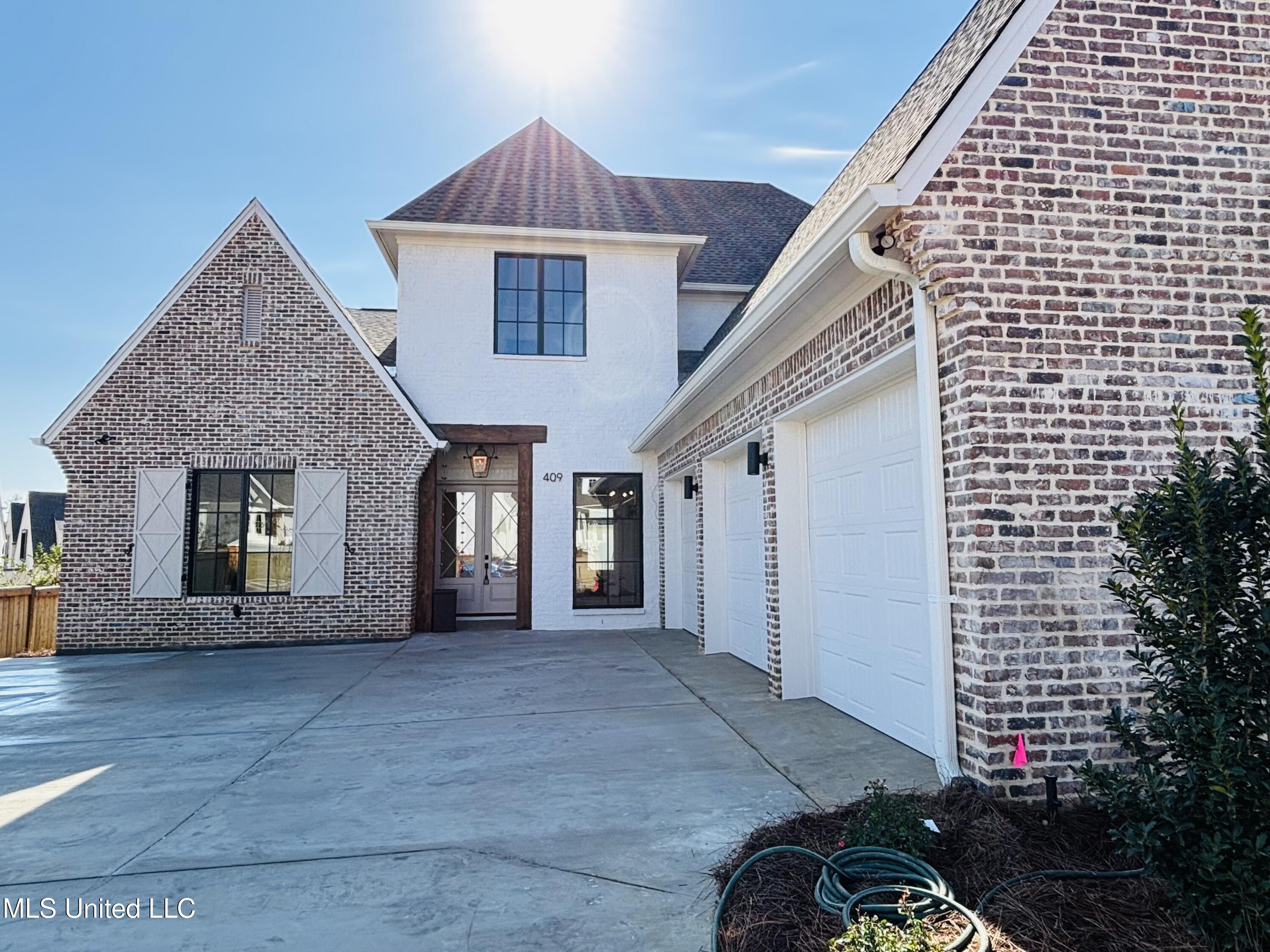 409 Whittington Circle Property Photo 2