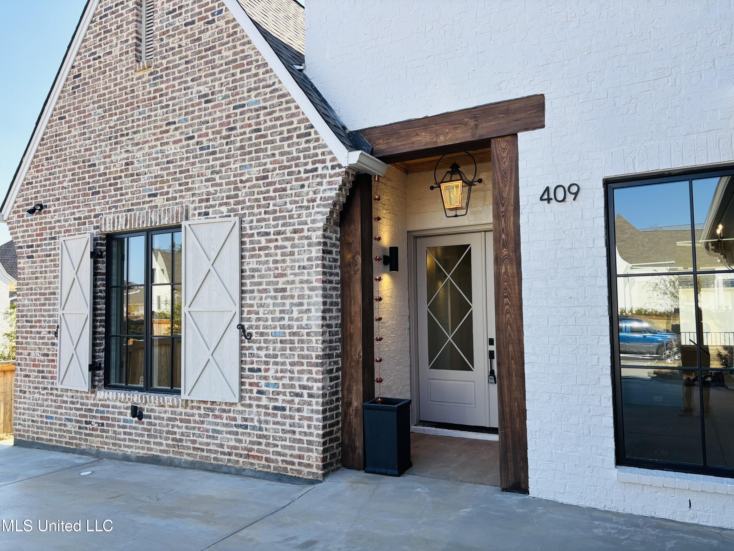 409 Whittington Circle Property Photo 3