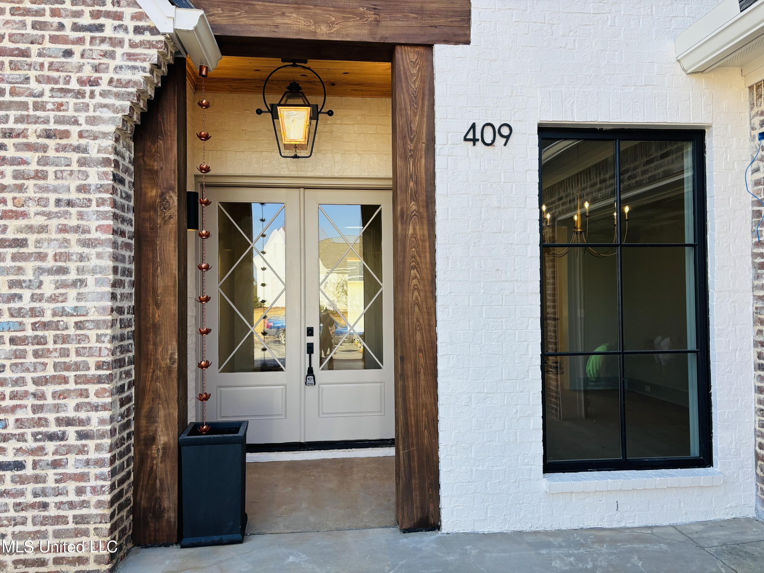 409 Whittington Circle Property Photo 4