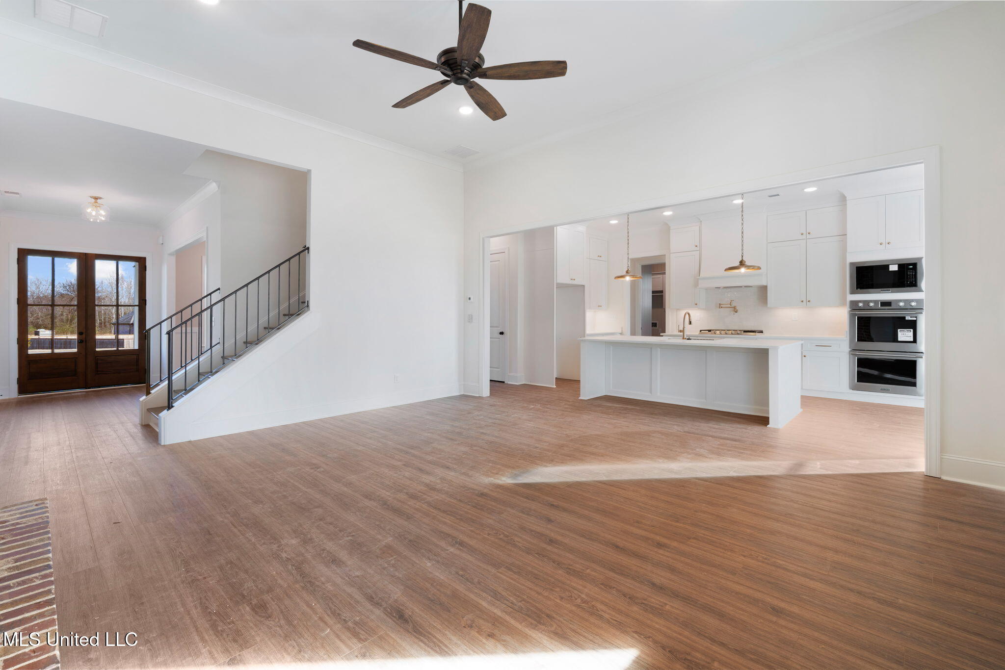 2035 Livingston Way Property Photo 5