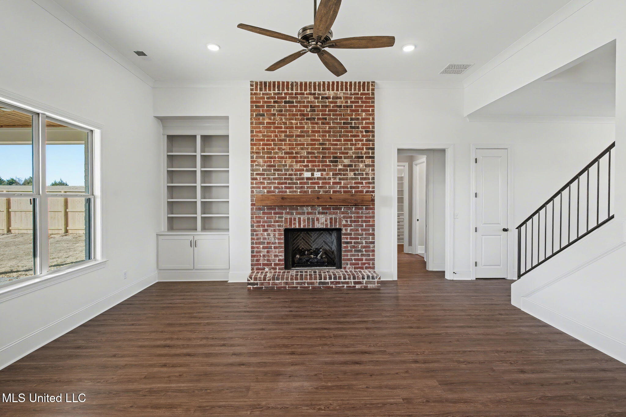 2035 Livingston Way Property Photo 7