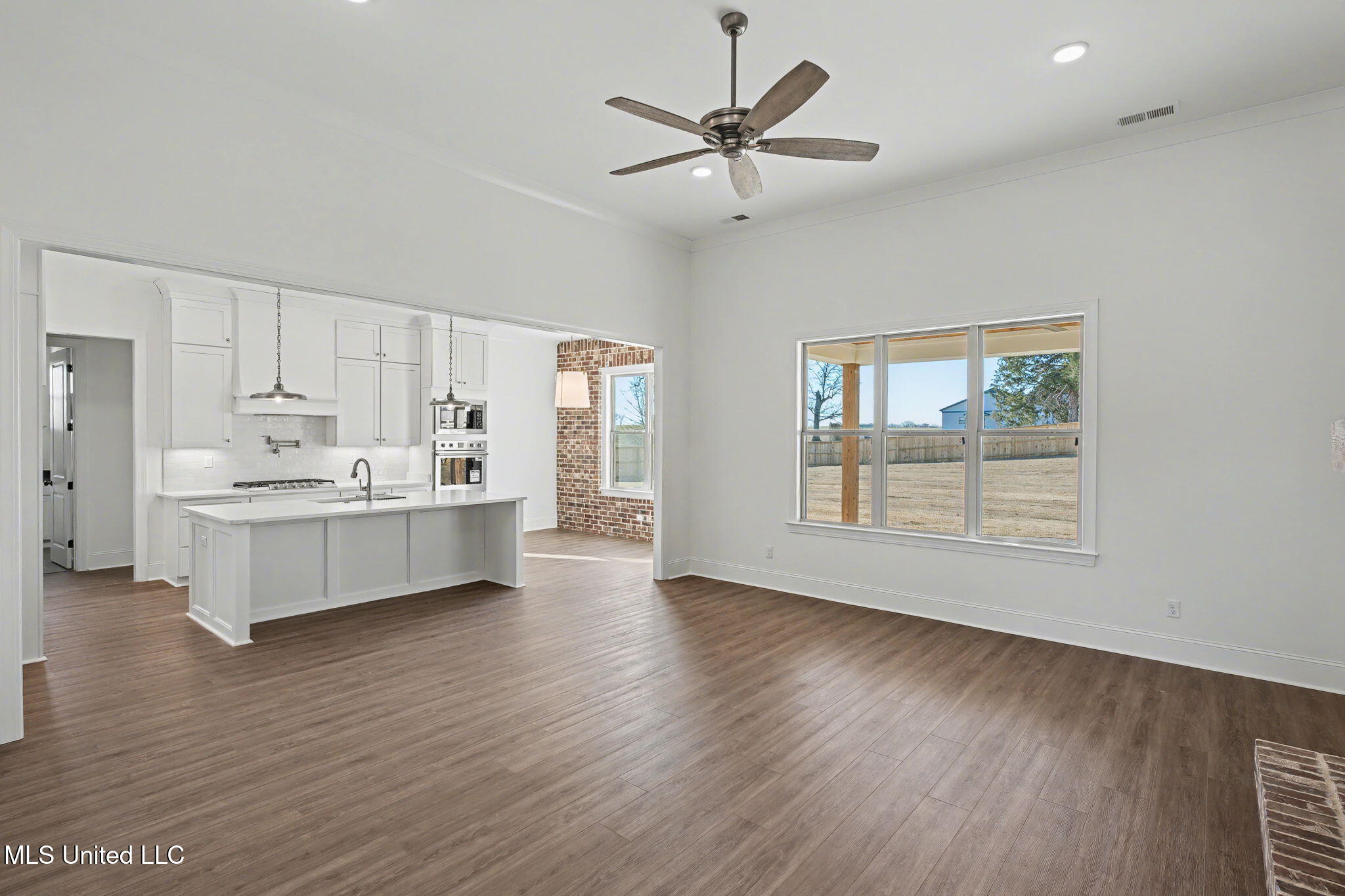2035 Livingston Way Property Photo 8