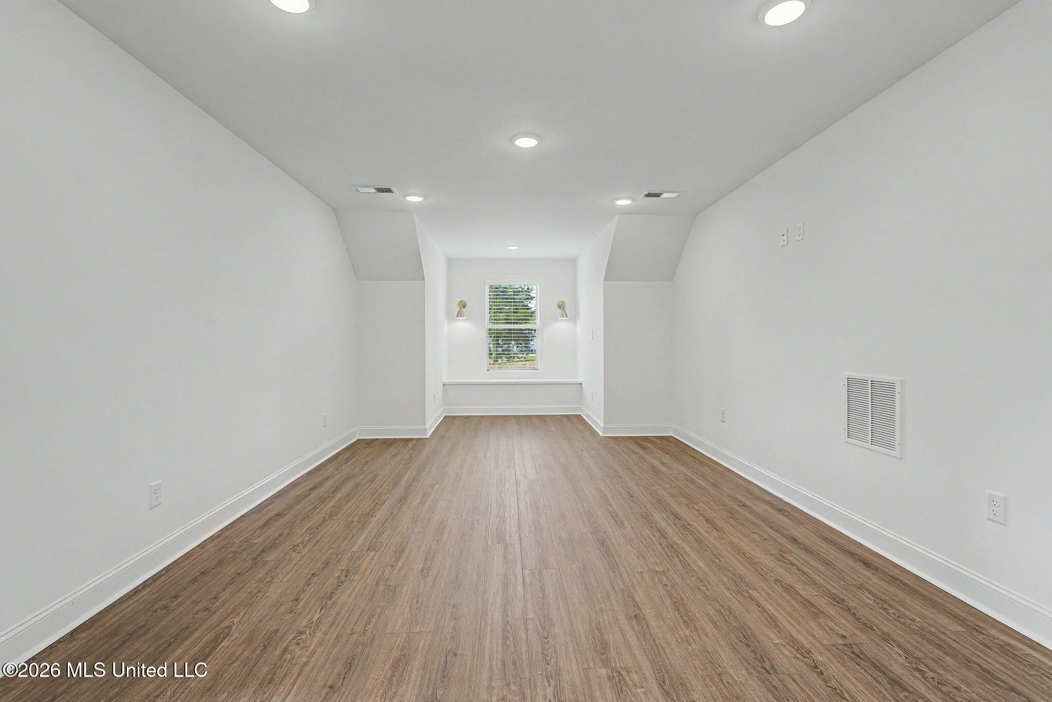 2035 Livingston Way Property Photo 28