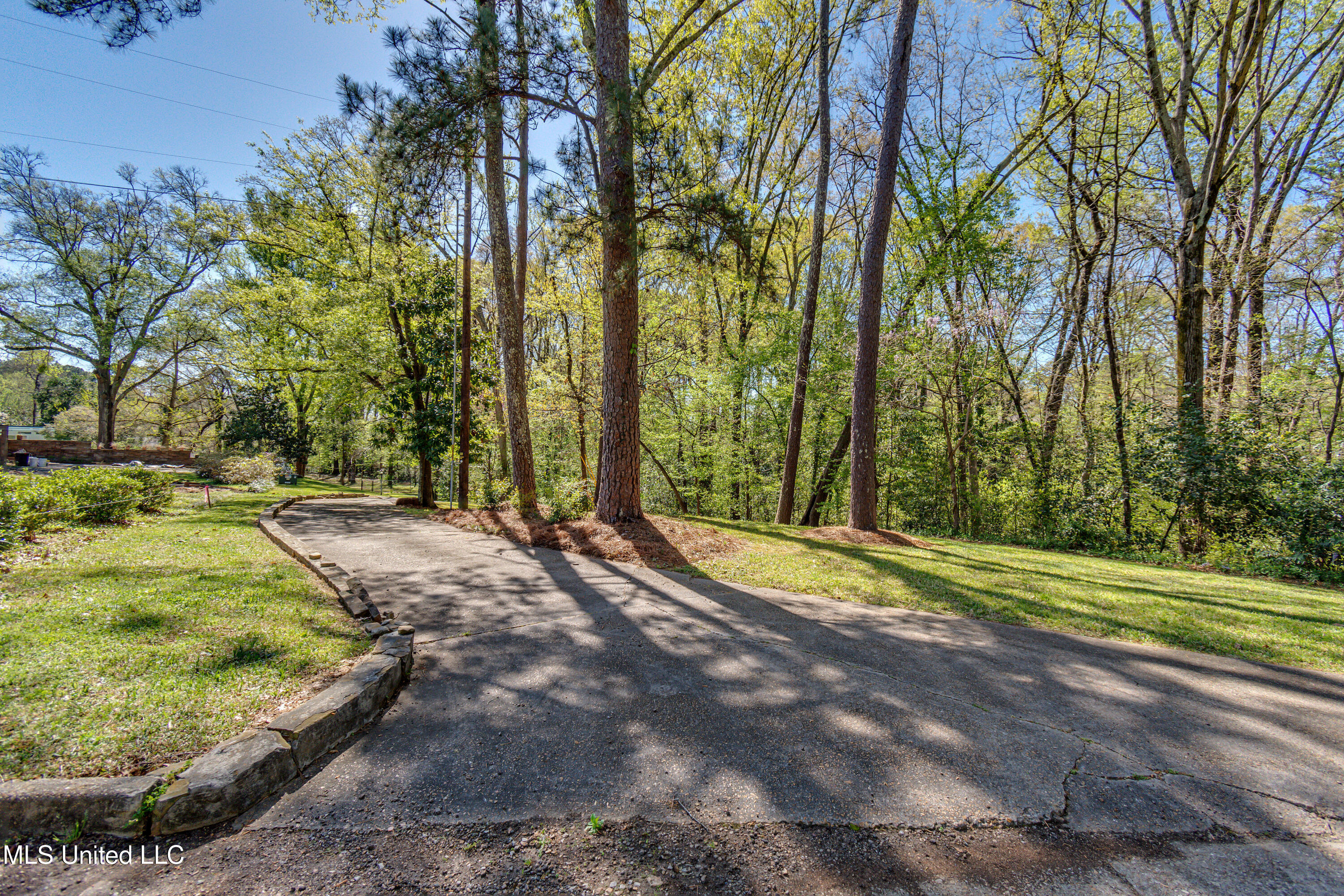 200 Ridge Drive Property Photo 2