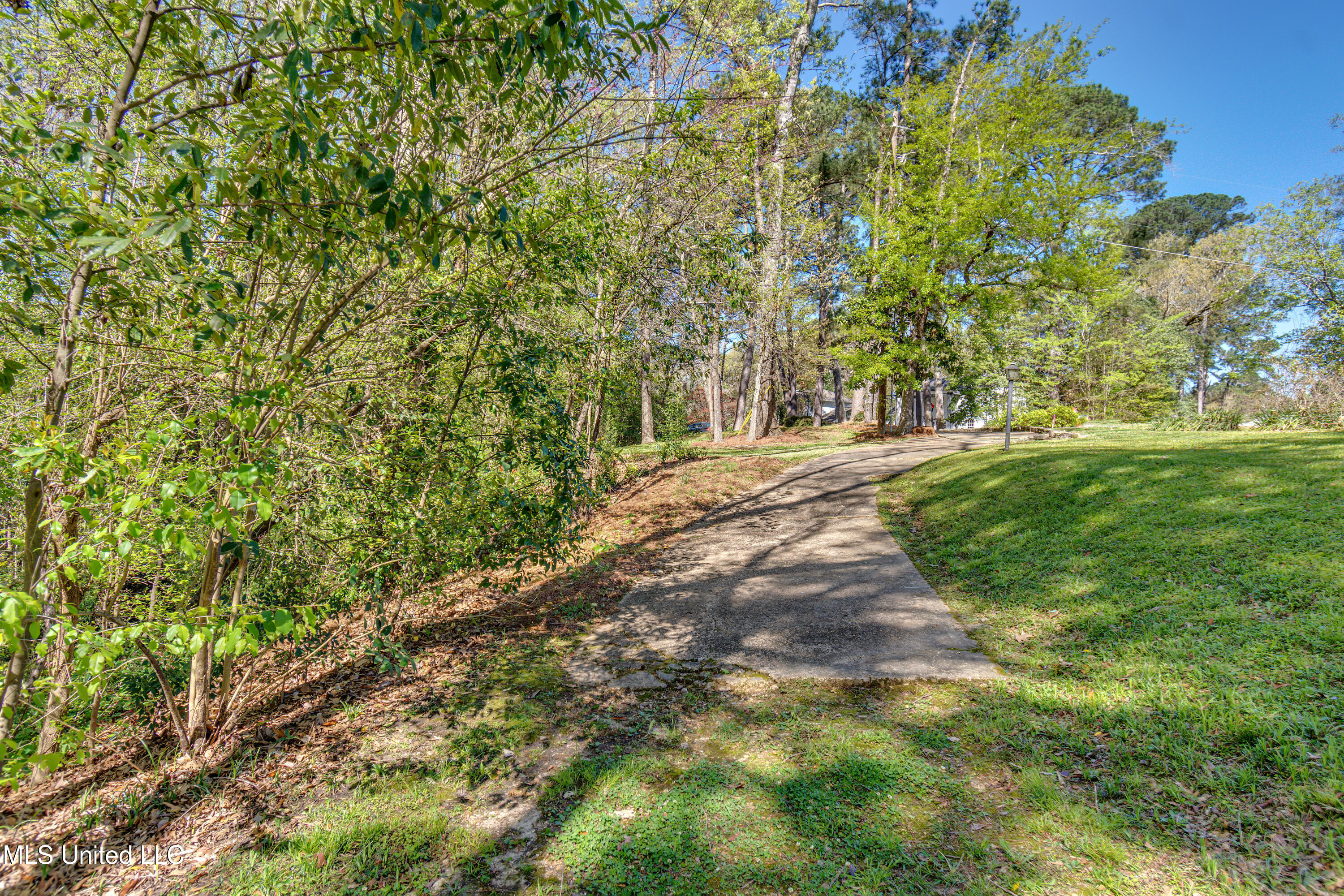200 Ridge Drive Property Photo 3