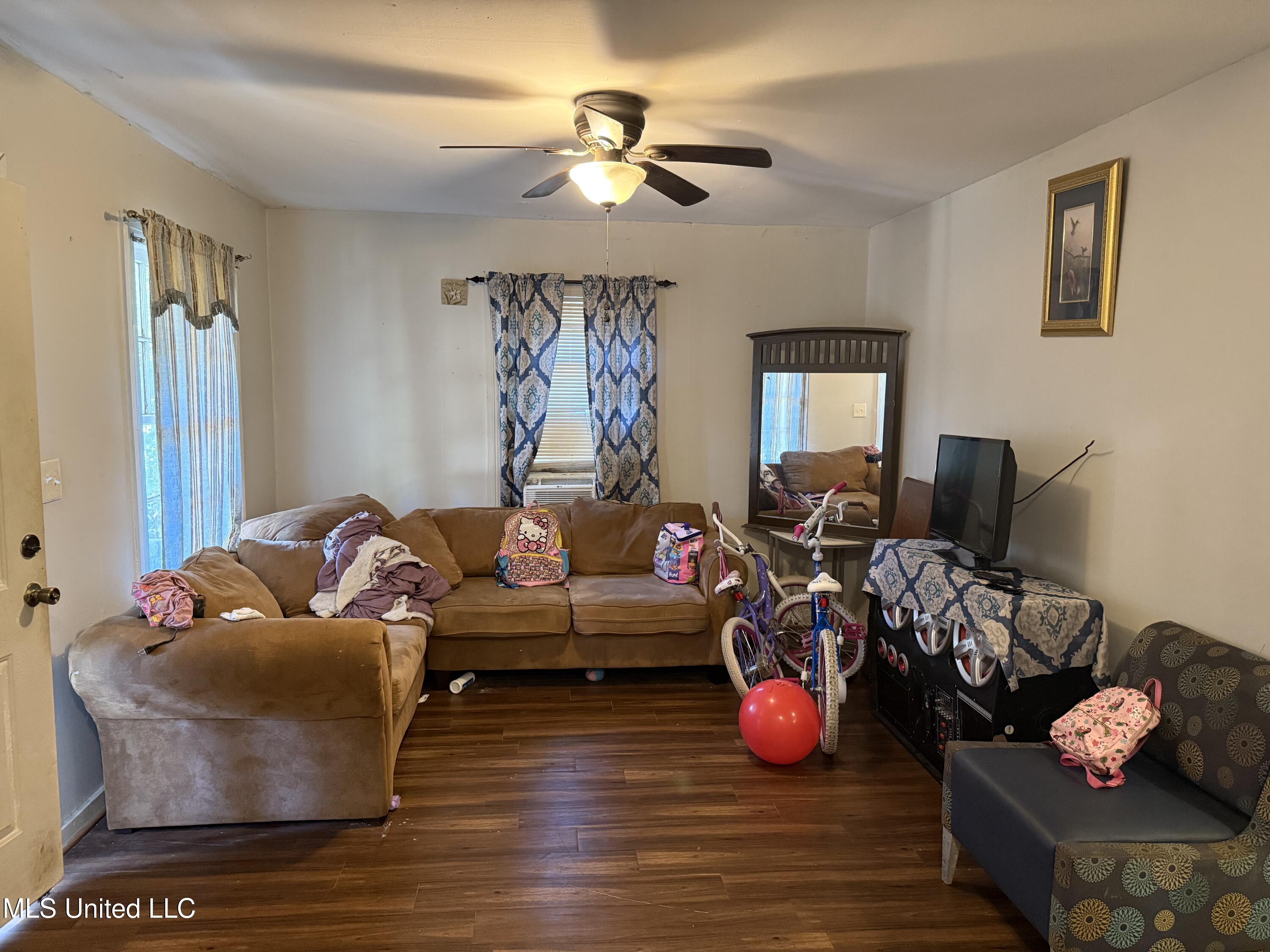 340 Mason Boulevard Property Photo 2