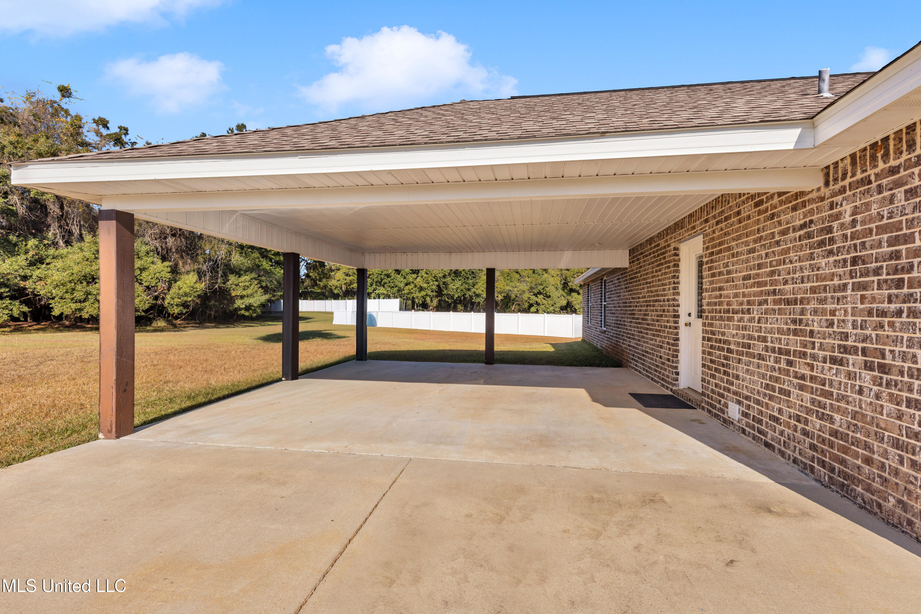 120 Trevor Lane Property Photo 6