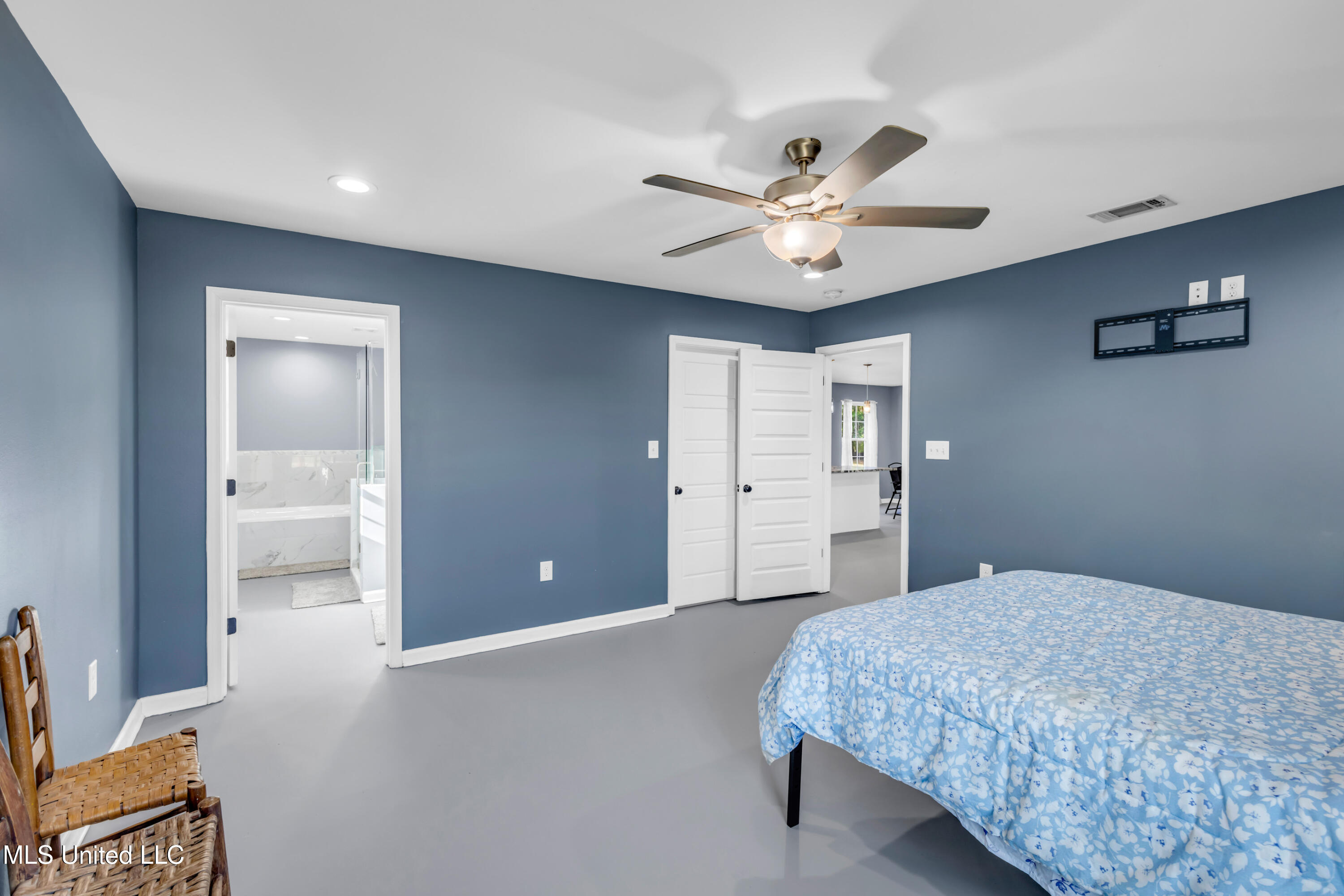 120 Trevor Lane Property Photo 26