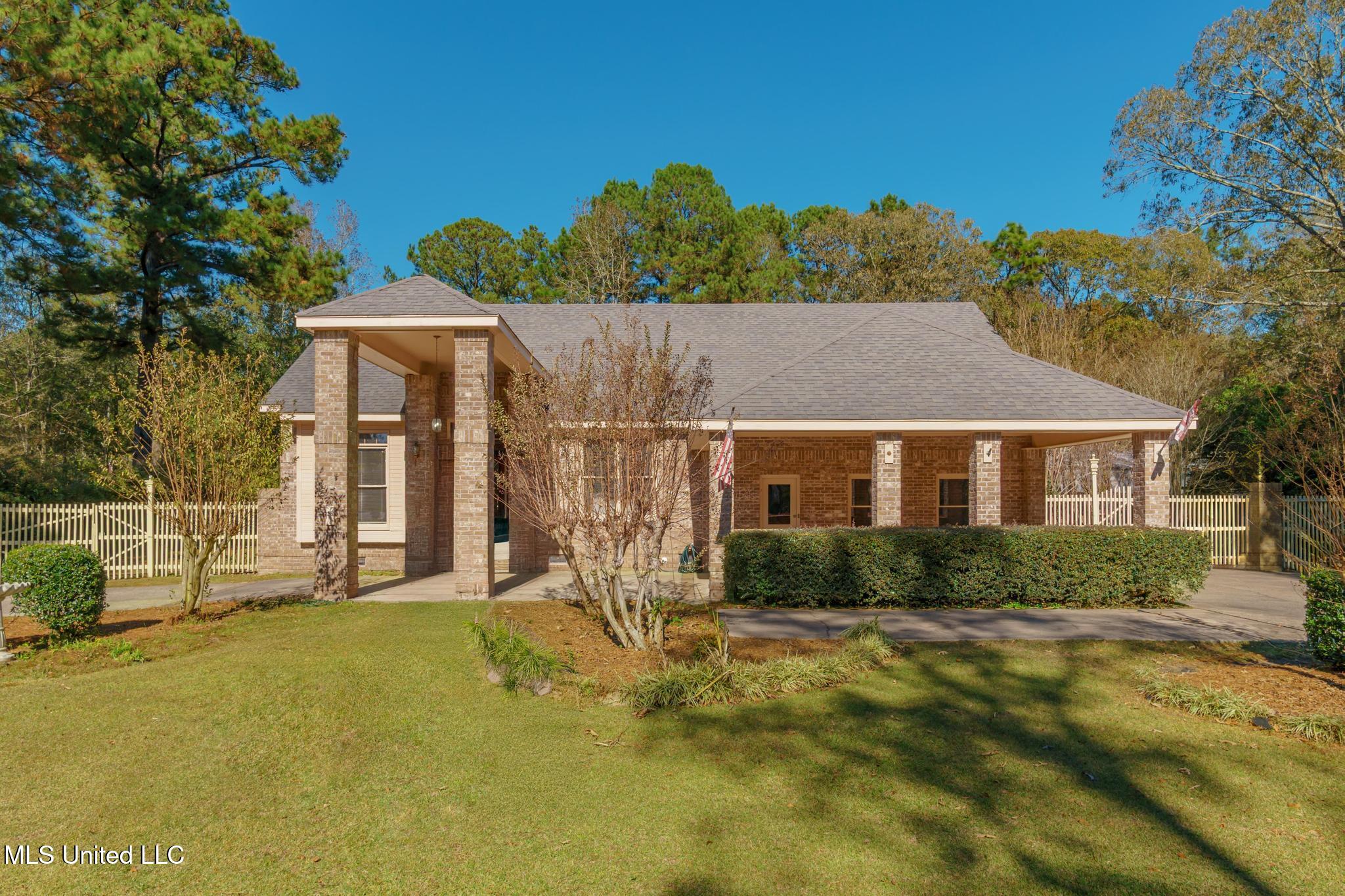 18 Woodchuck Drive Property Photo 1