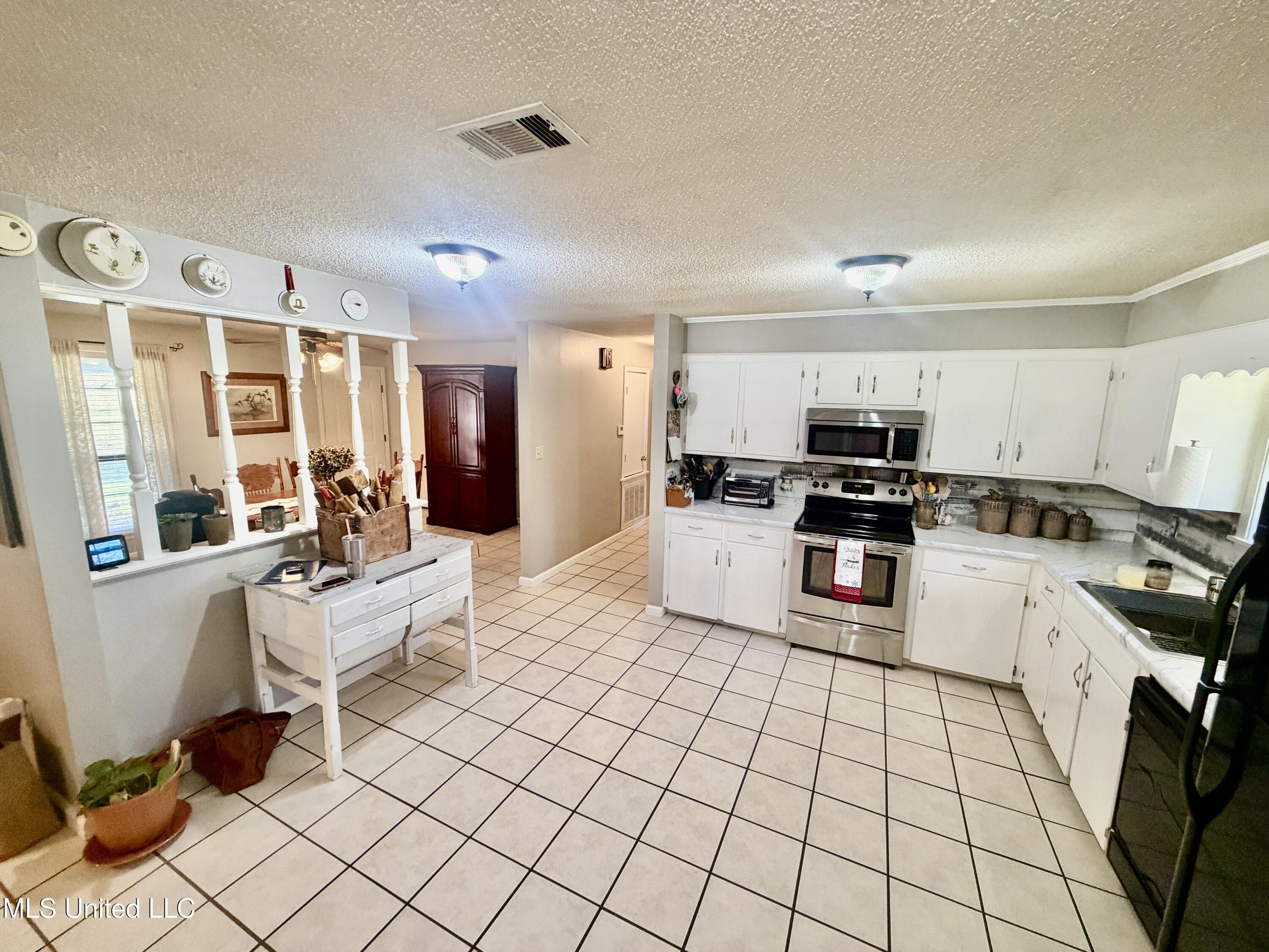 1183 Adams Road Property Photo 8