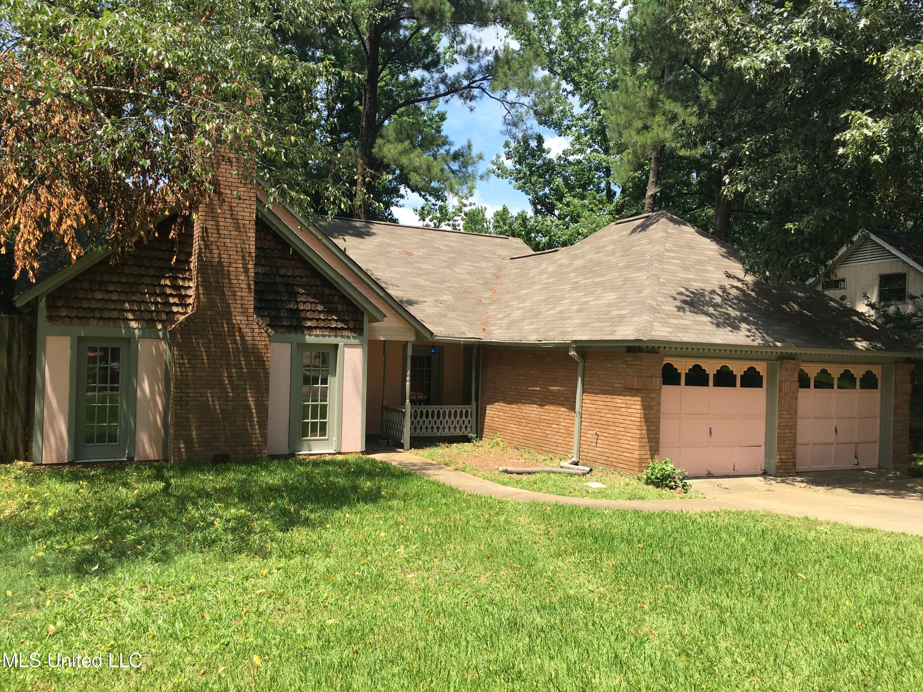 1708 Rosemont Circle Property Photo 1