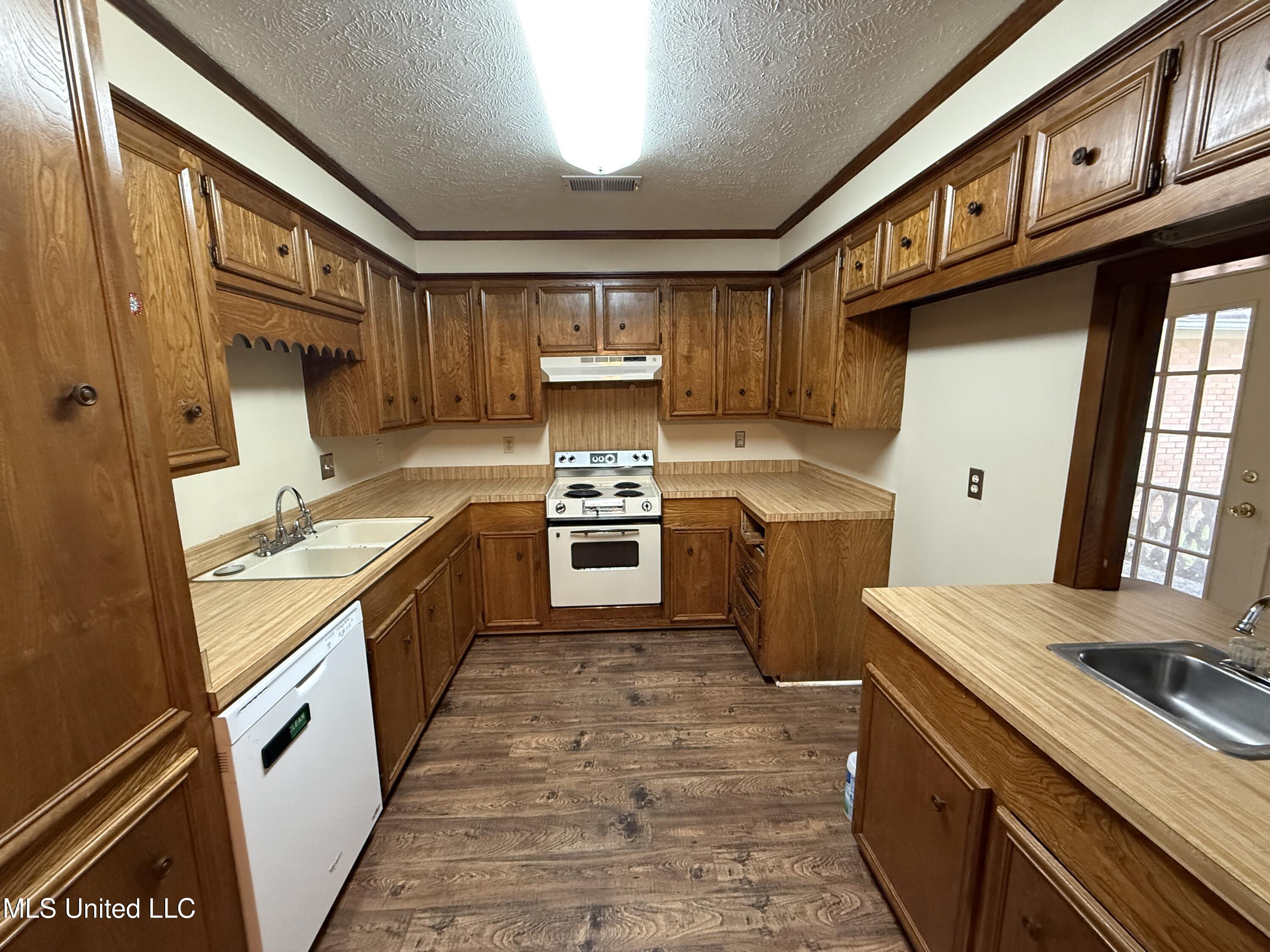 1708 Rosemont Circle Property Photo 2