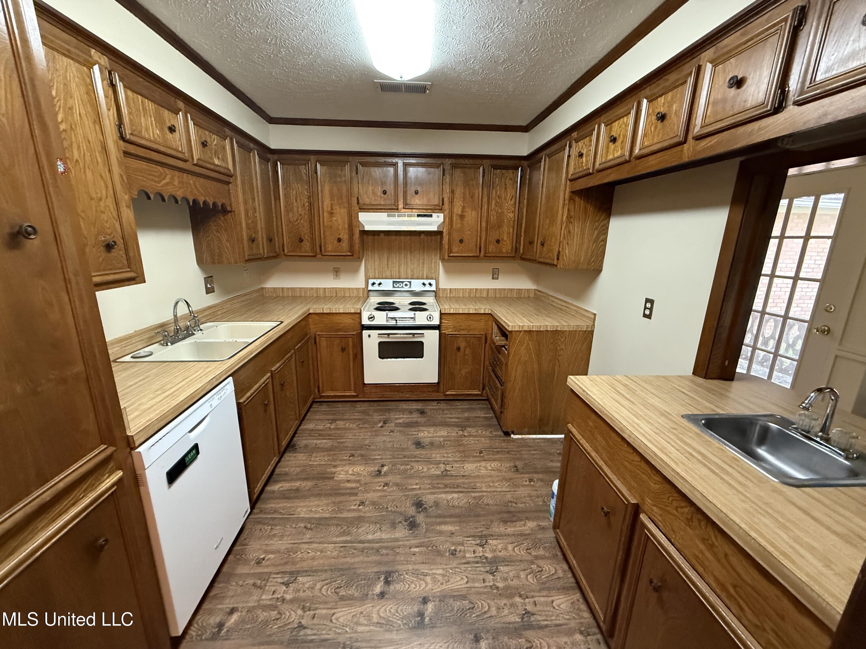 1708 Rosemont Circle Property Photo 3