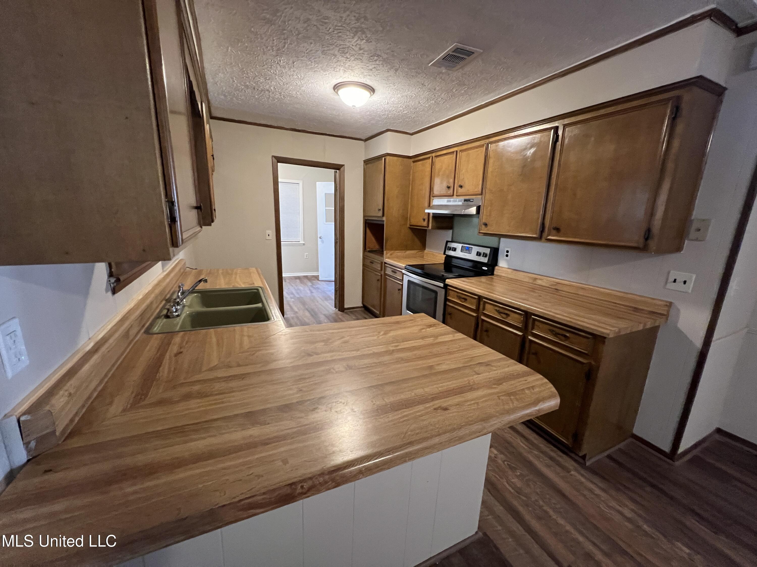 1504 Hawthorne Place Property Photo 9