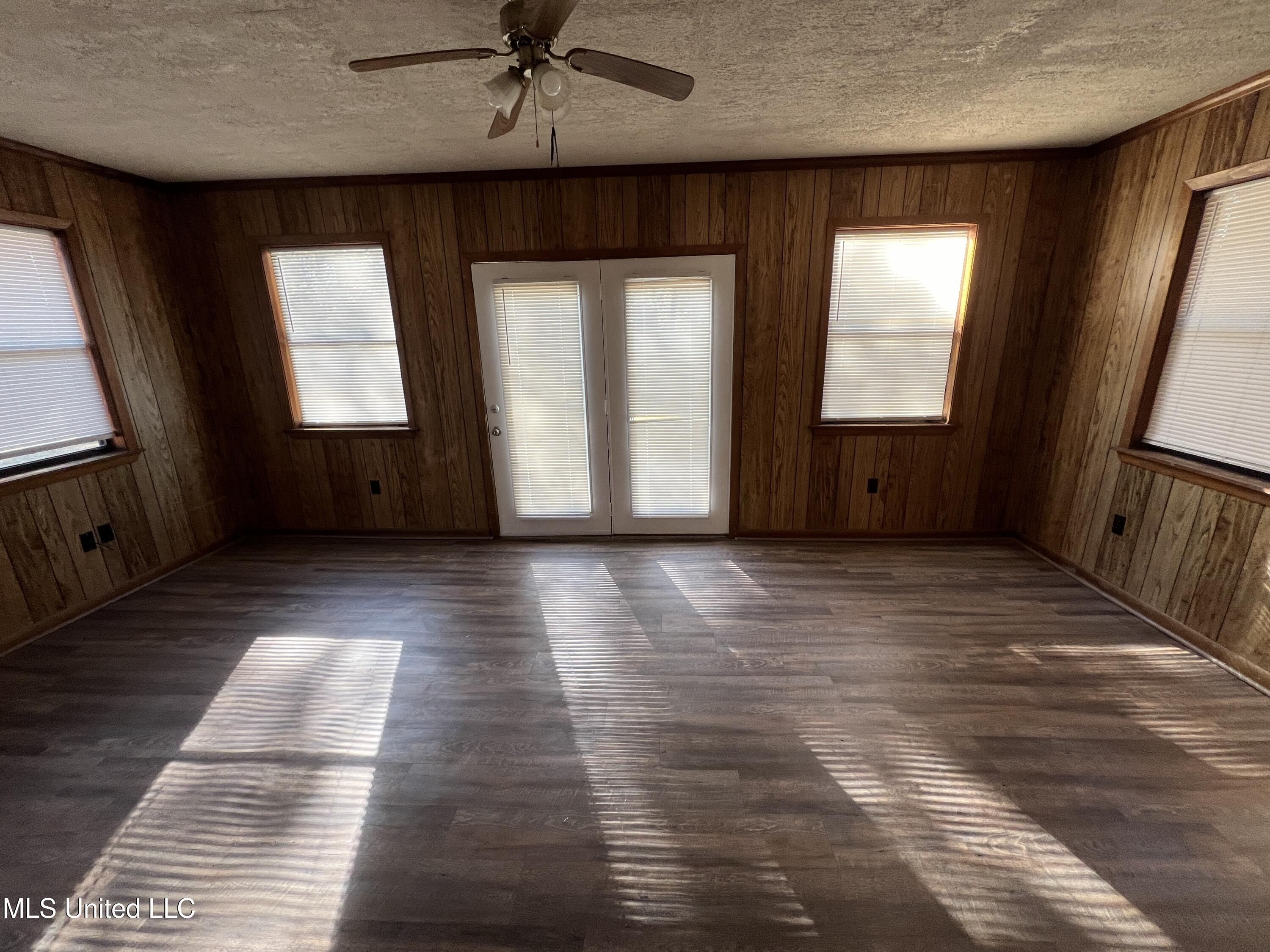 1504 Hawthorne Place Property Photo 11