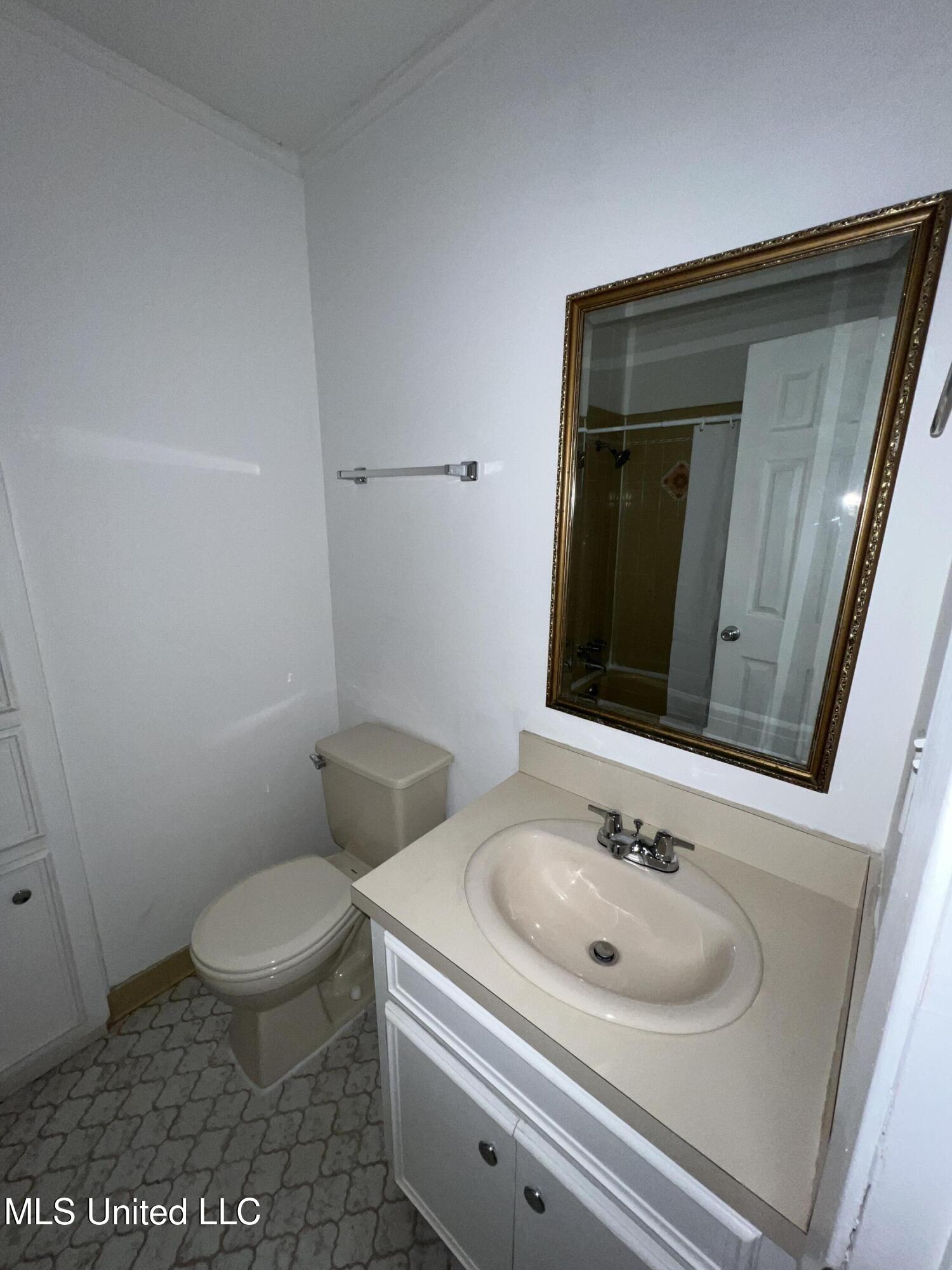 1504 Hawthorne Place Property Photo 16