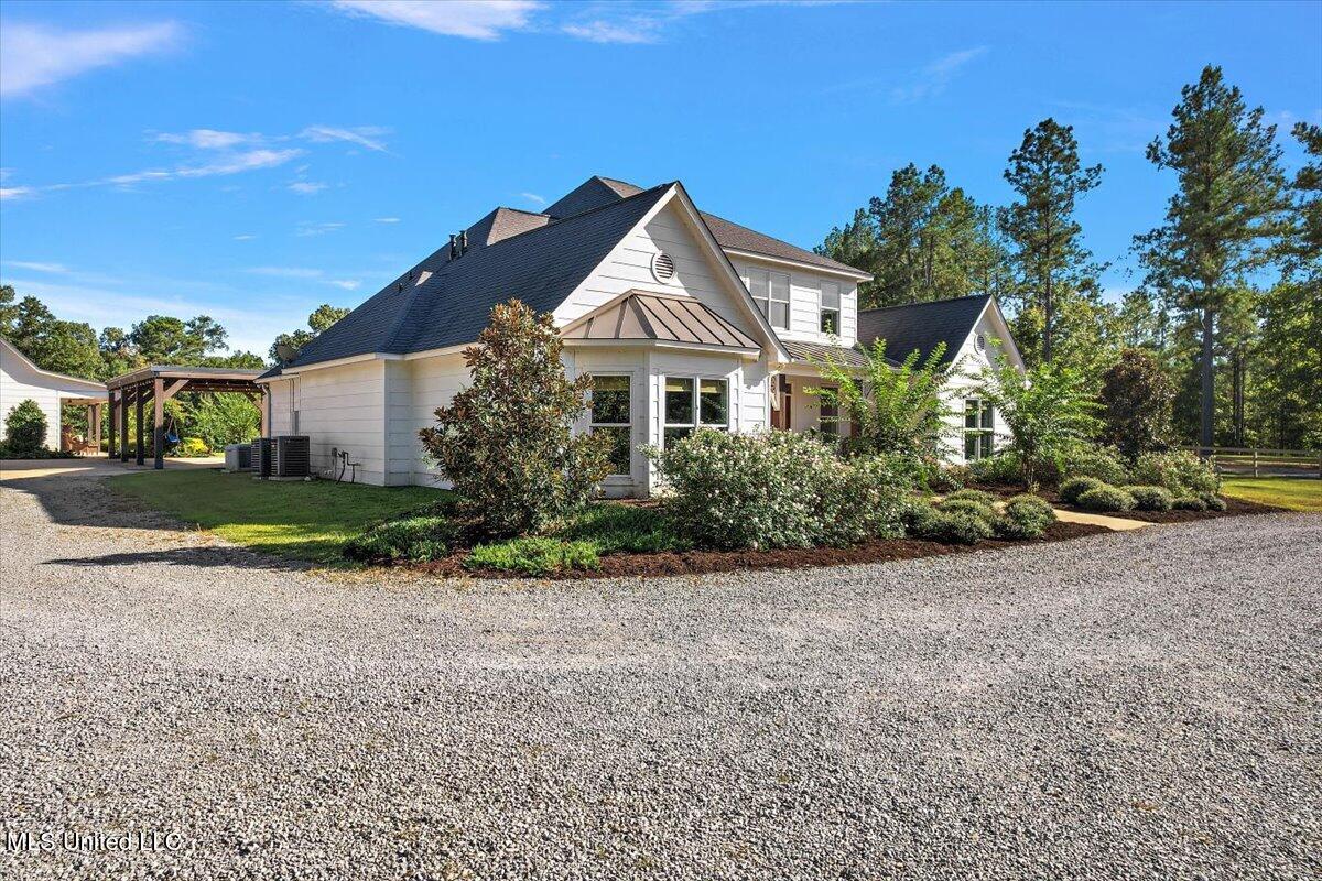 729 Twelve Oaks Property Photo 4