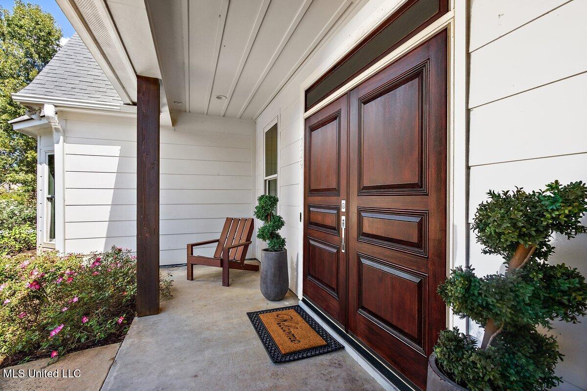729 Twelve Oaks Property Photo 6
