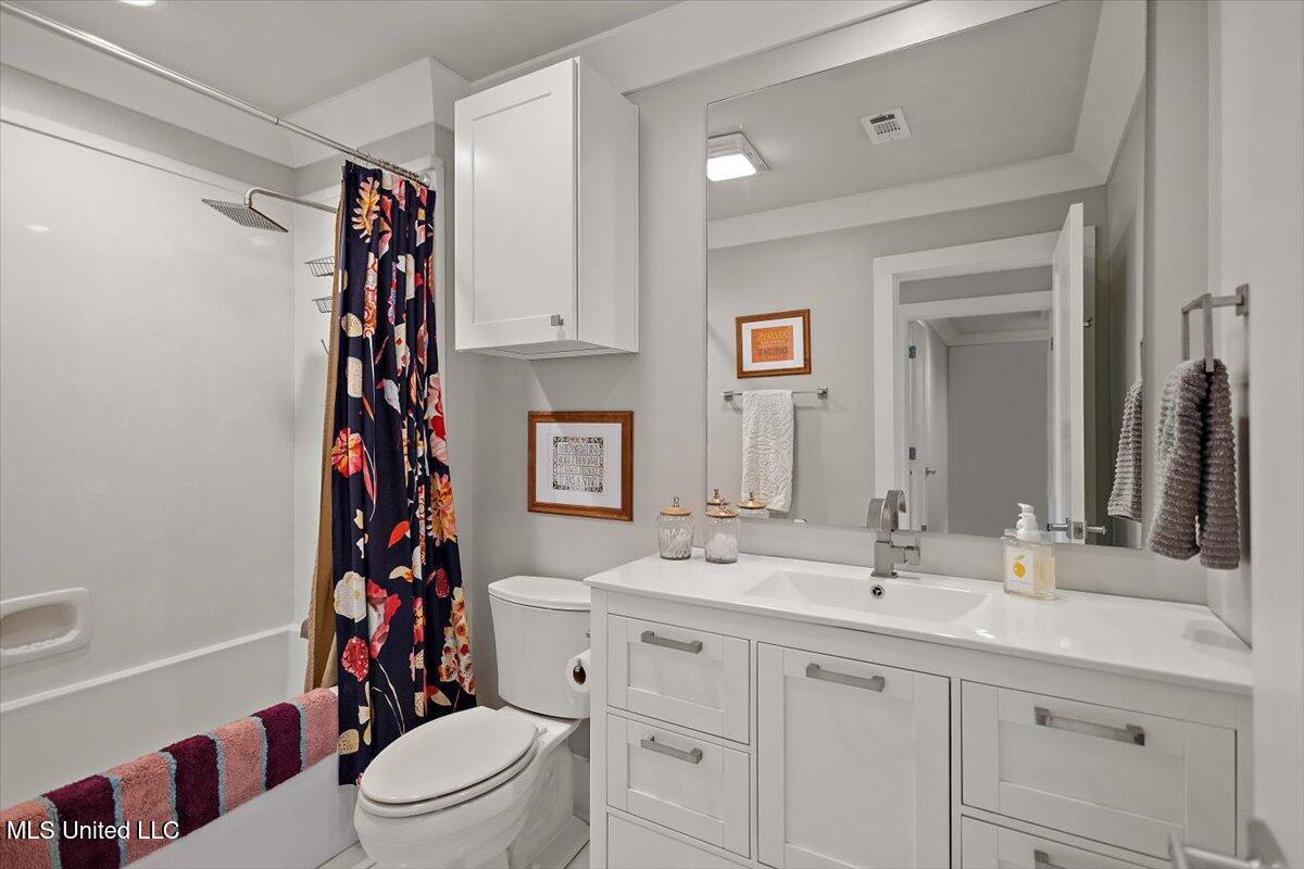 729 Twelve Oaks Property Photo 31