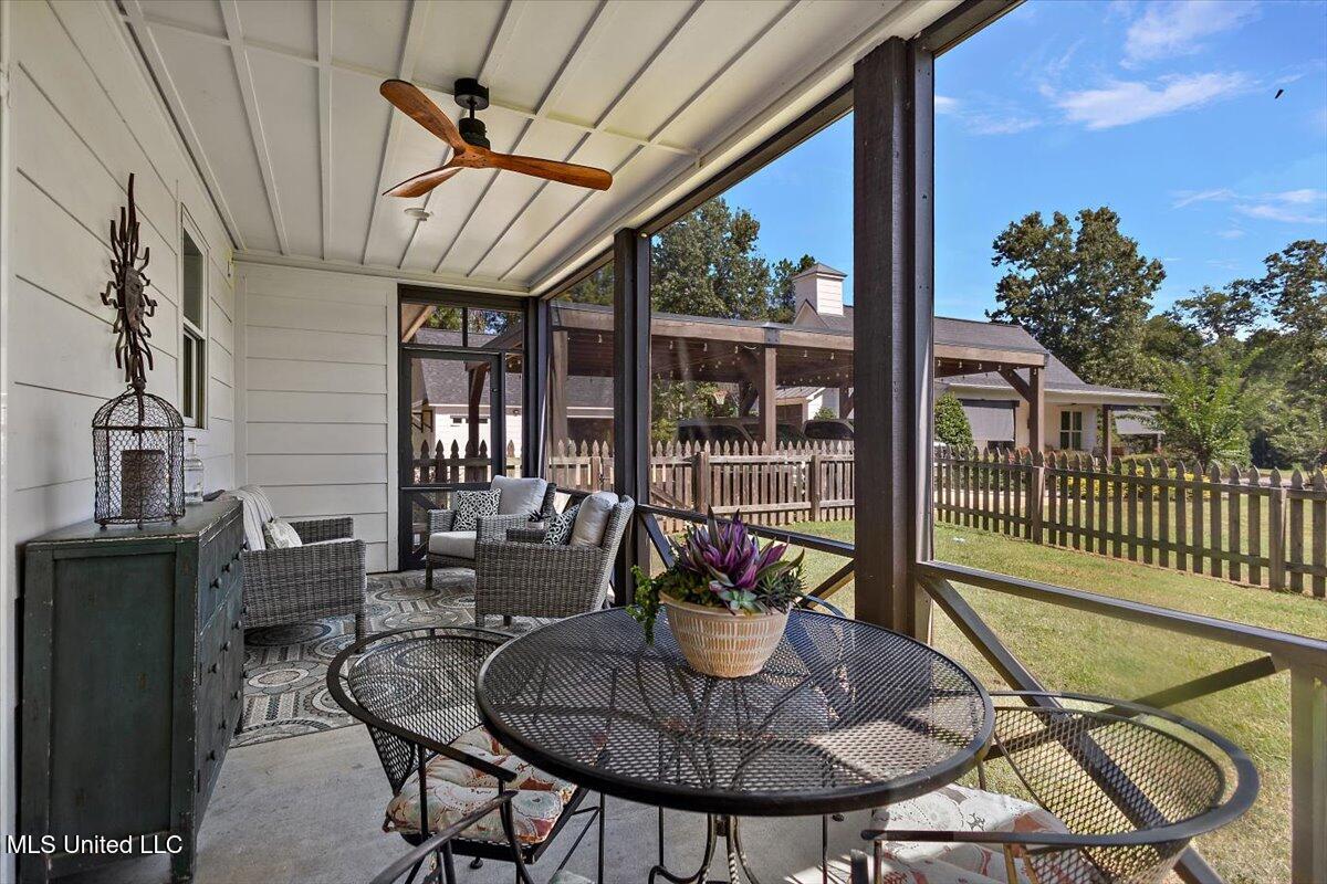 729 Twelve Oaks Property Photo 41