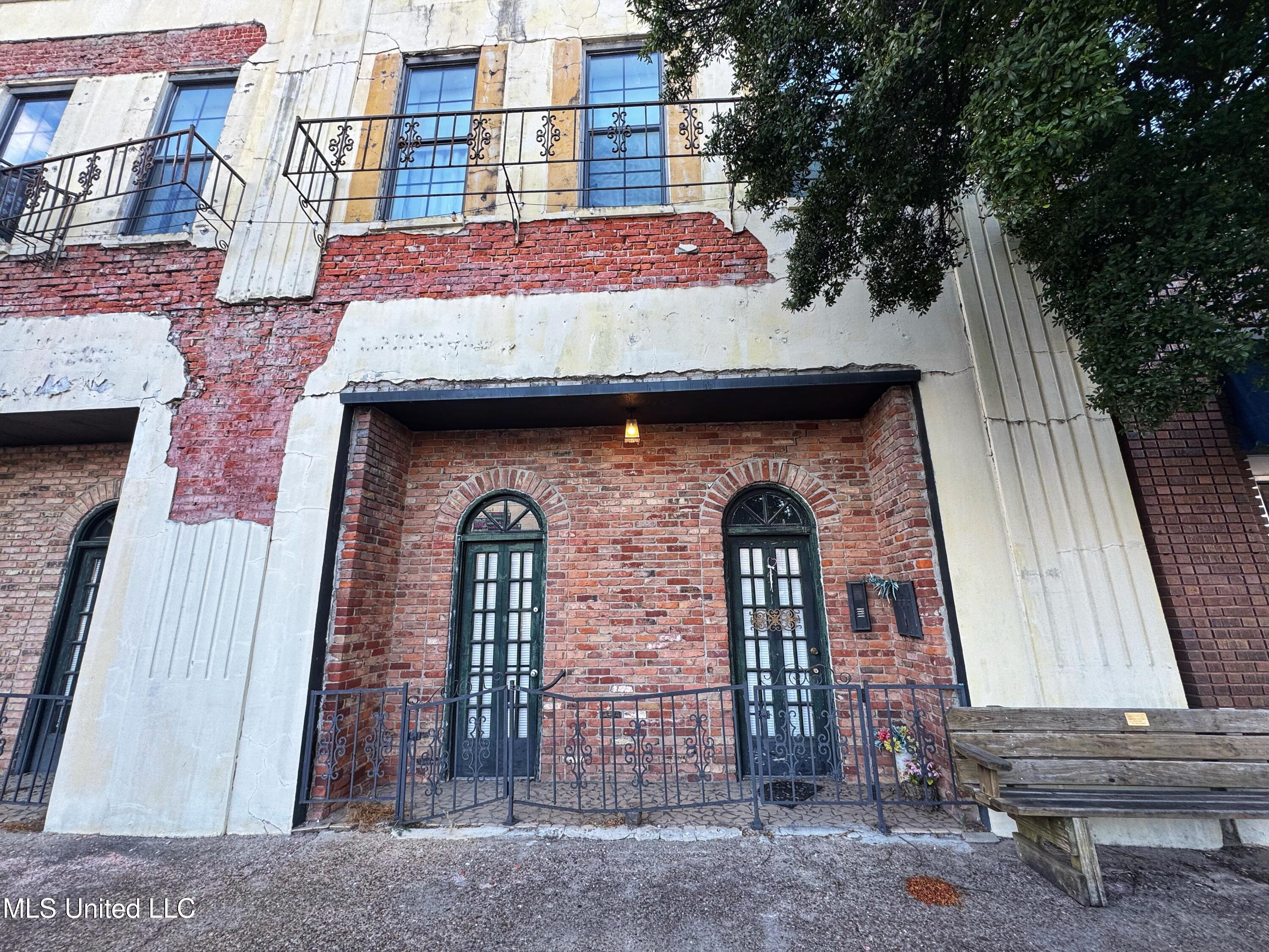 271 Delta Avenue Property Photo 2
