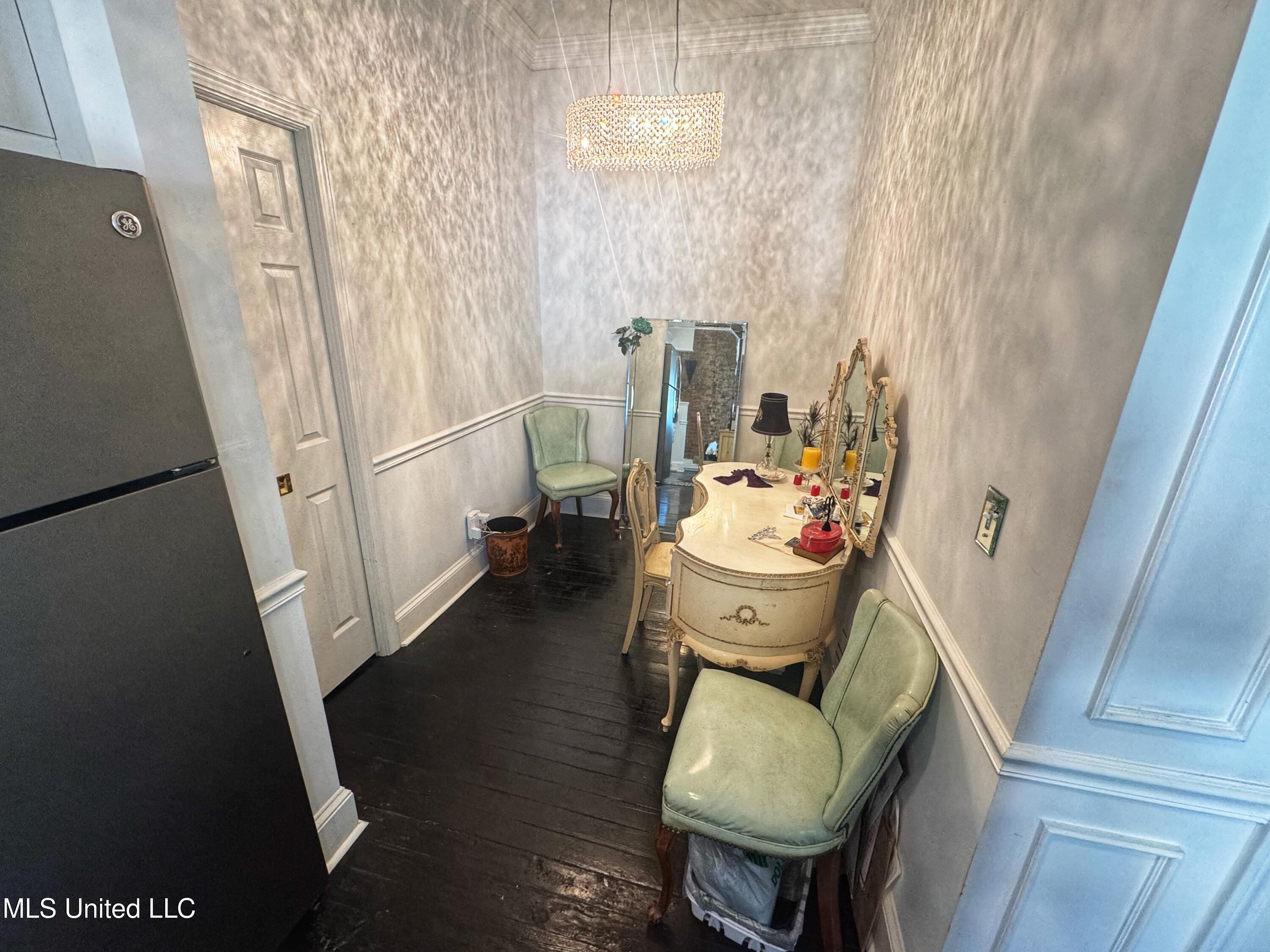 271 Delta Avenue Property Photo 7