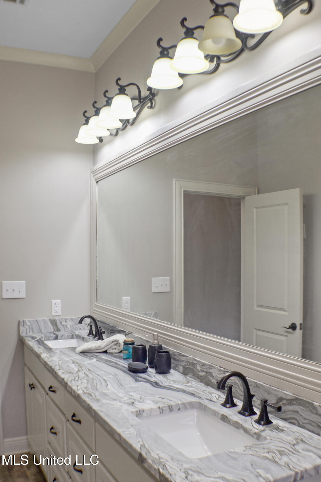 1030 Greenbrier Lane Property Photo 20