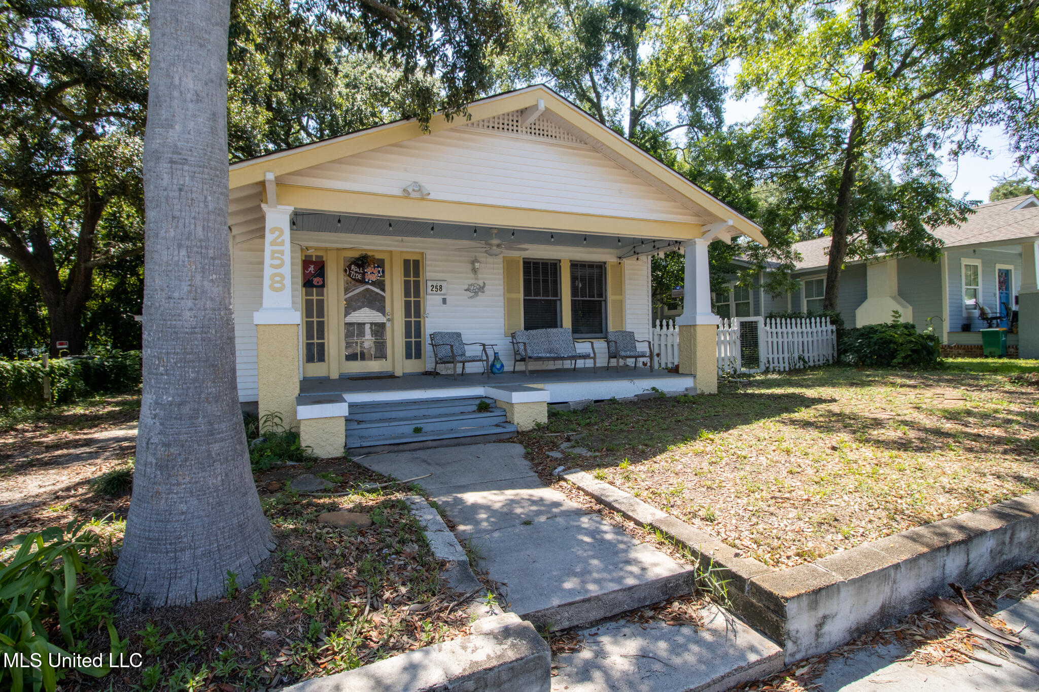 258 Querens Avenue Property Photo 1