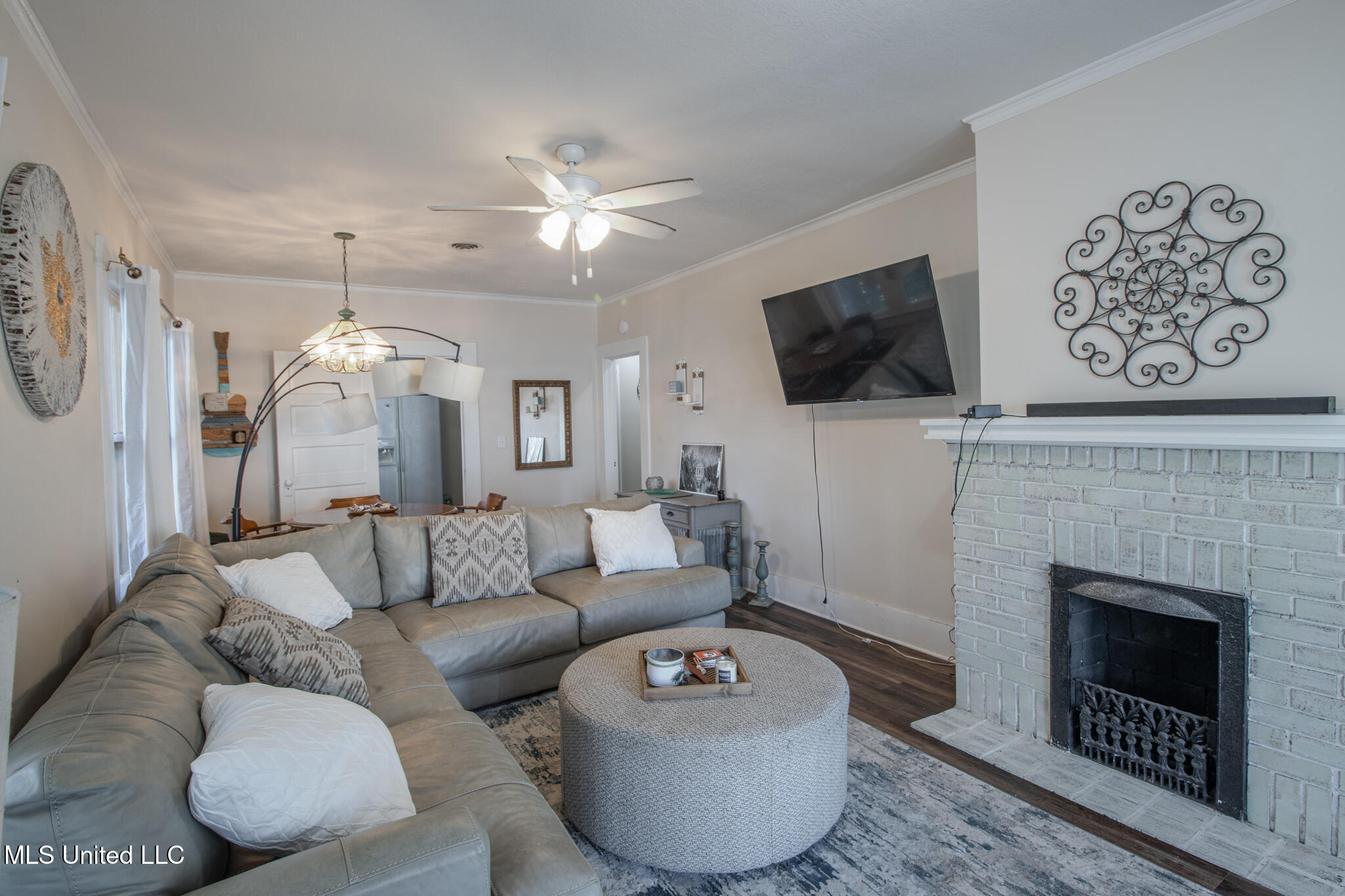 258 Querens Avenue Property Photo 3