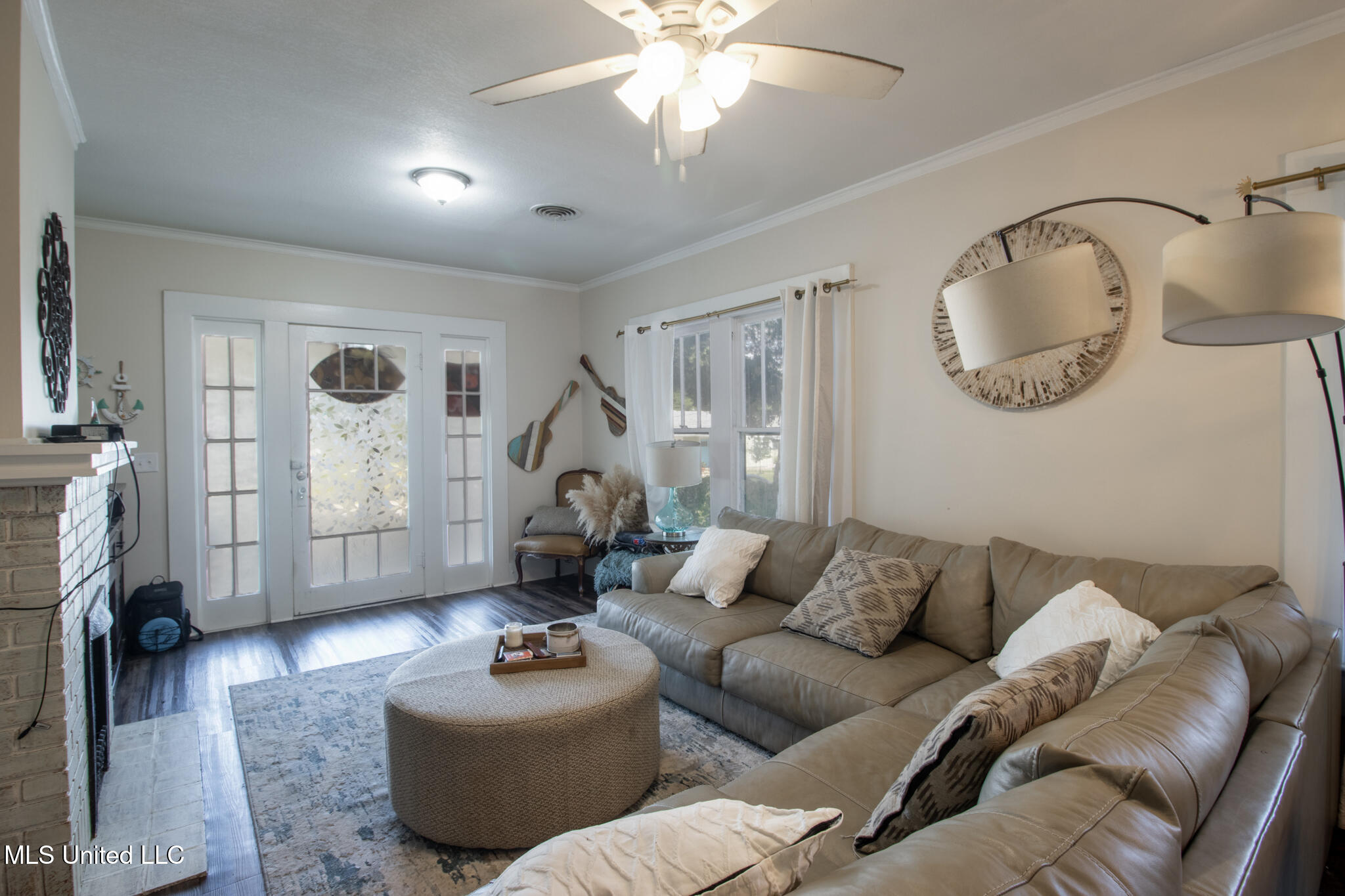 258 Querens Avenue Property Photo 4