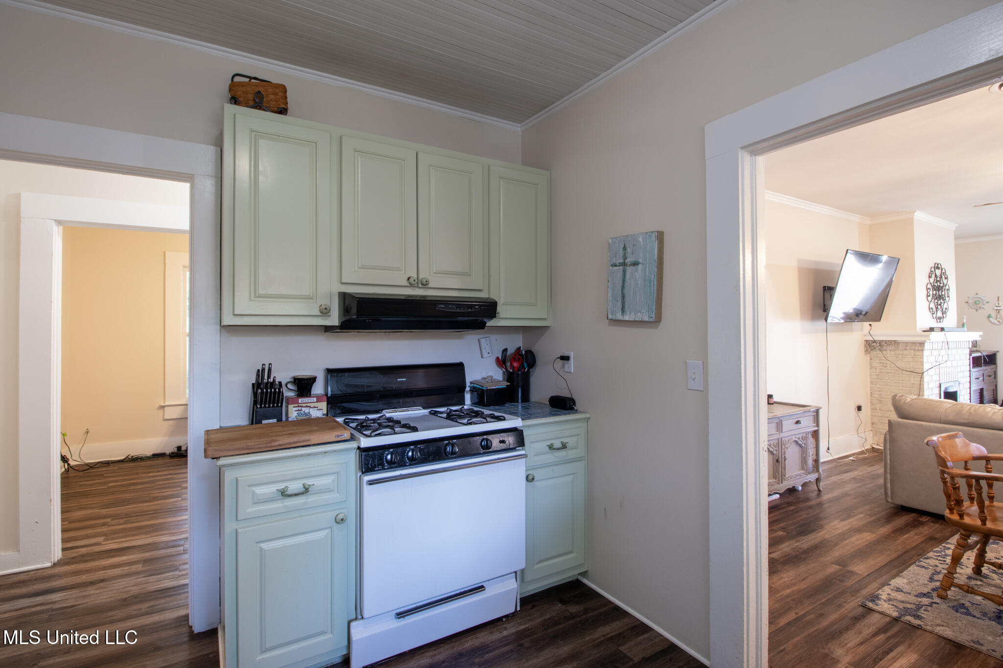 258 Querens Avenue Property Photo 6
