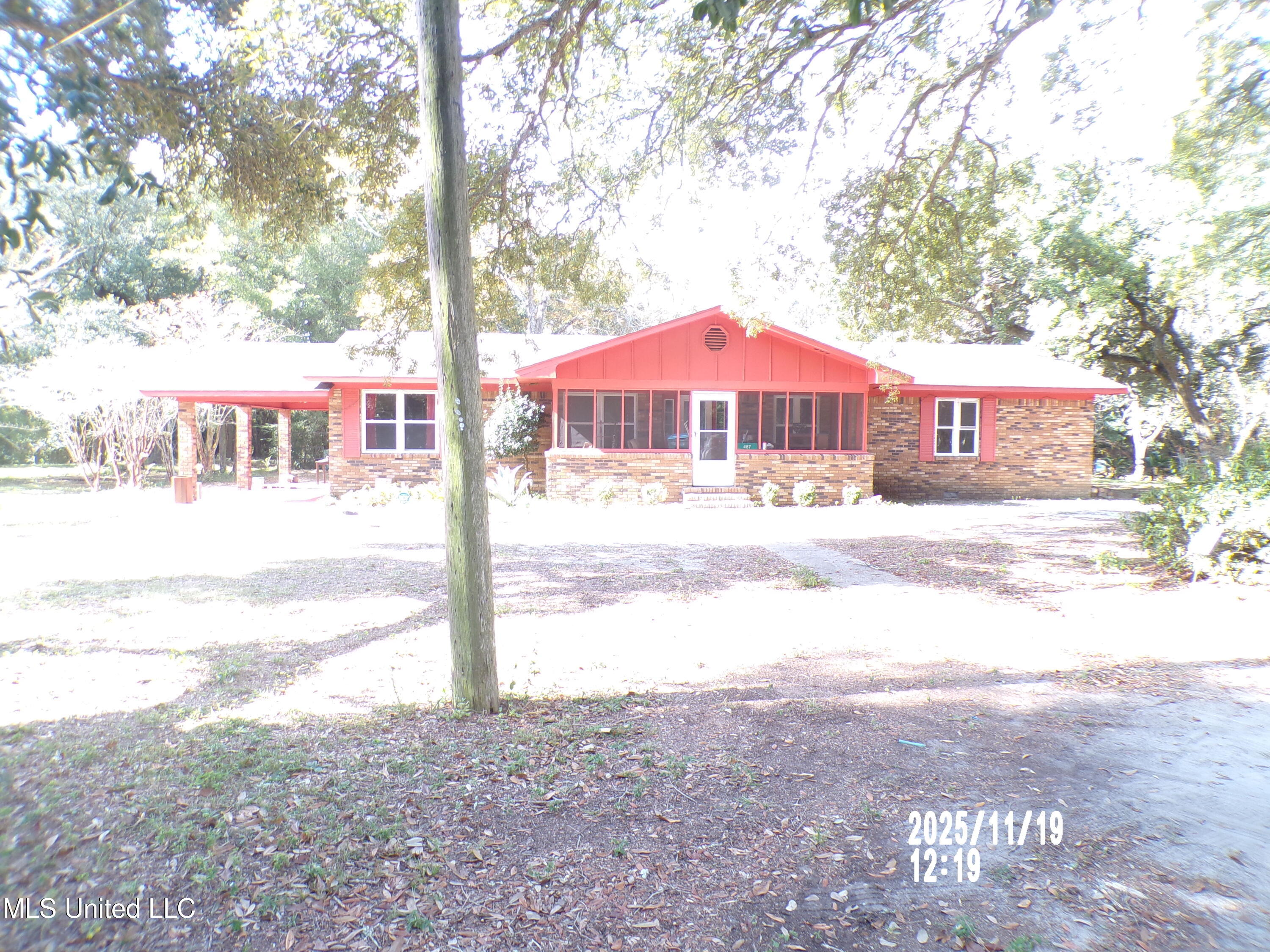 487 Silver Ridge Avenue Property Photo 1