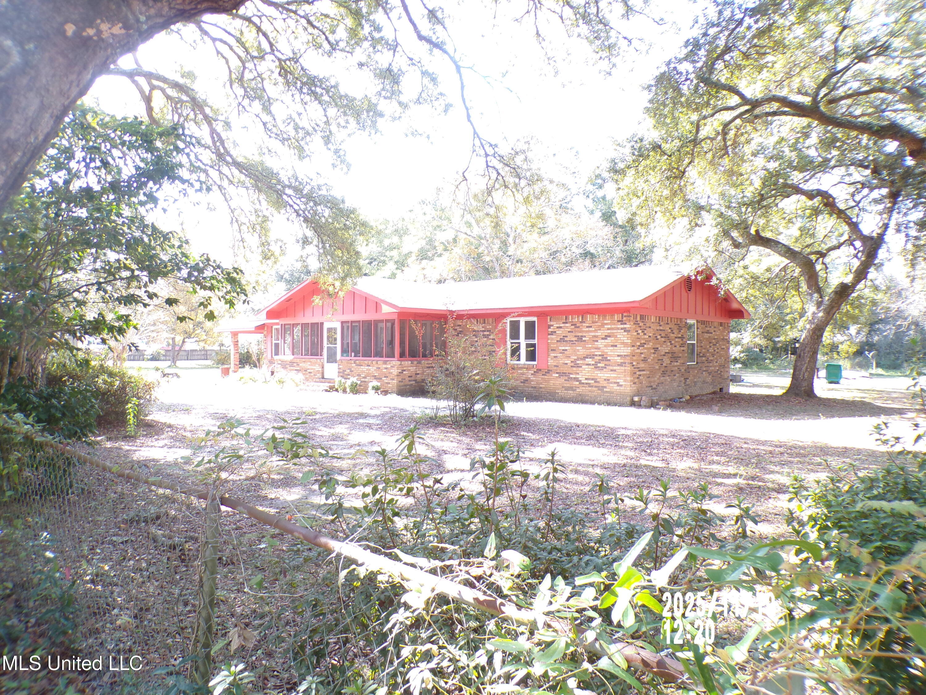 487 Silver Ridge Avenue Property Photo 2