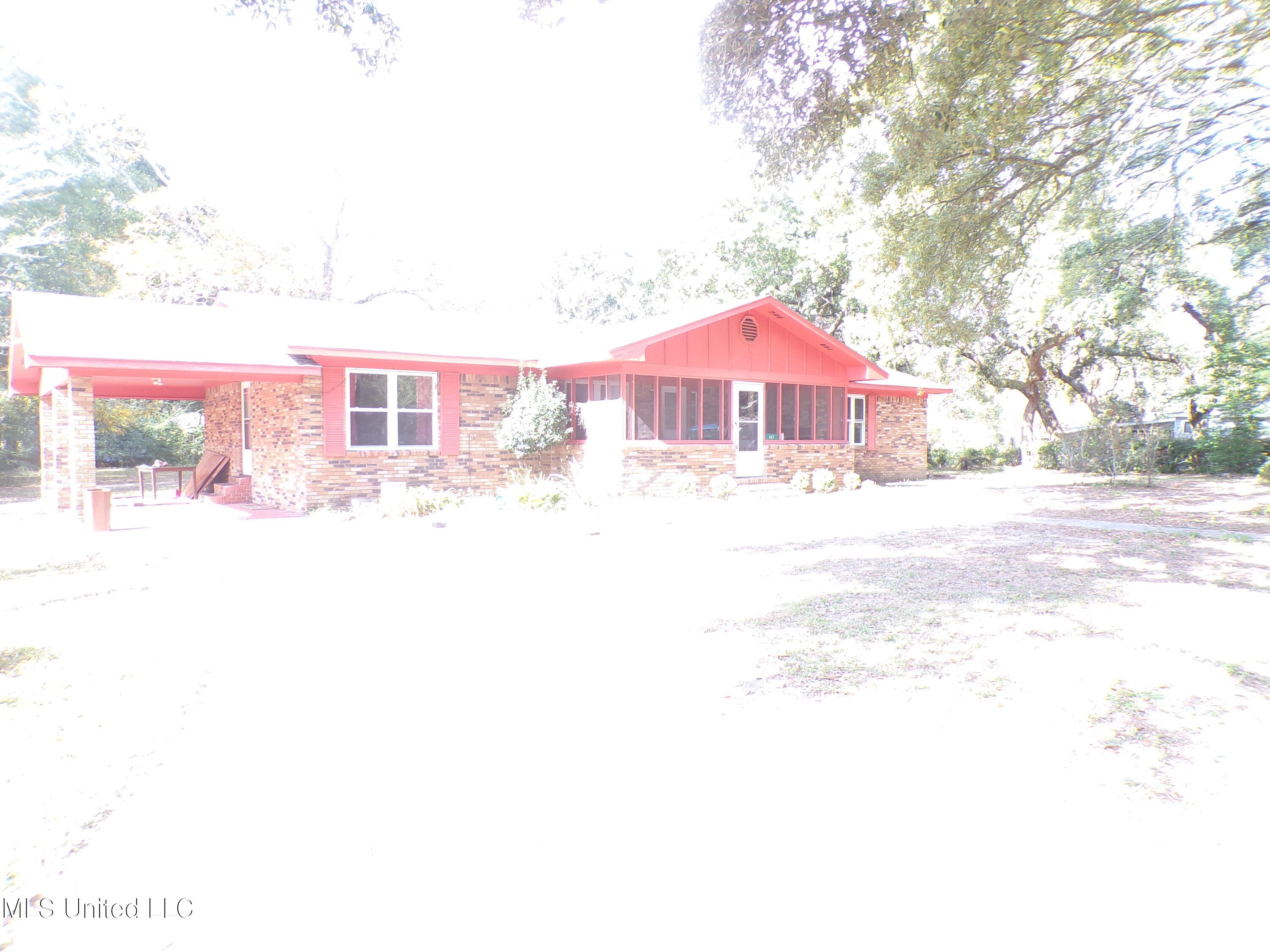 487 Silver Ridge Avenue Property Photo 3