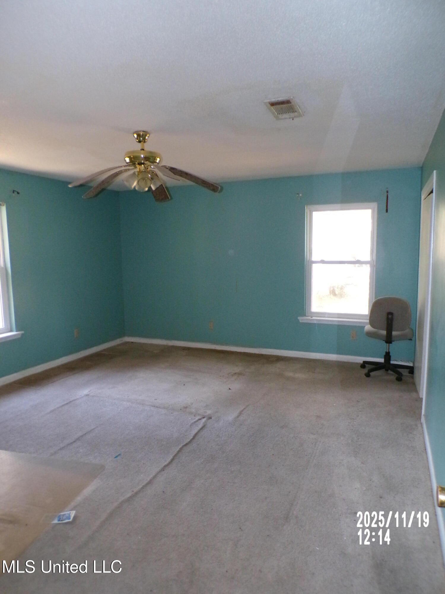 487 Silver Ridge Avenue Property Photo 7