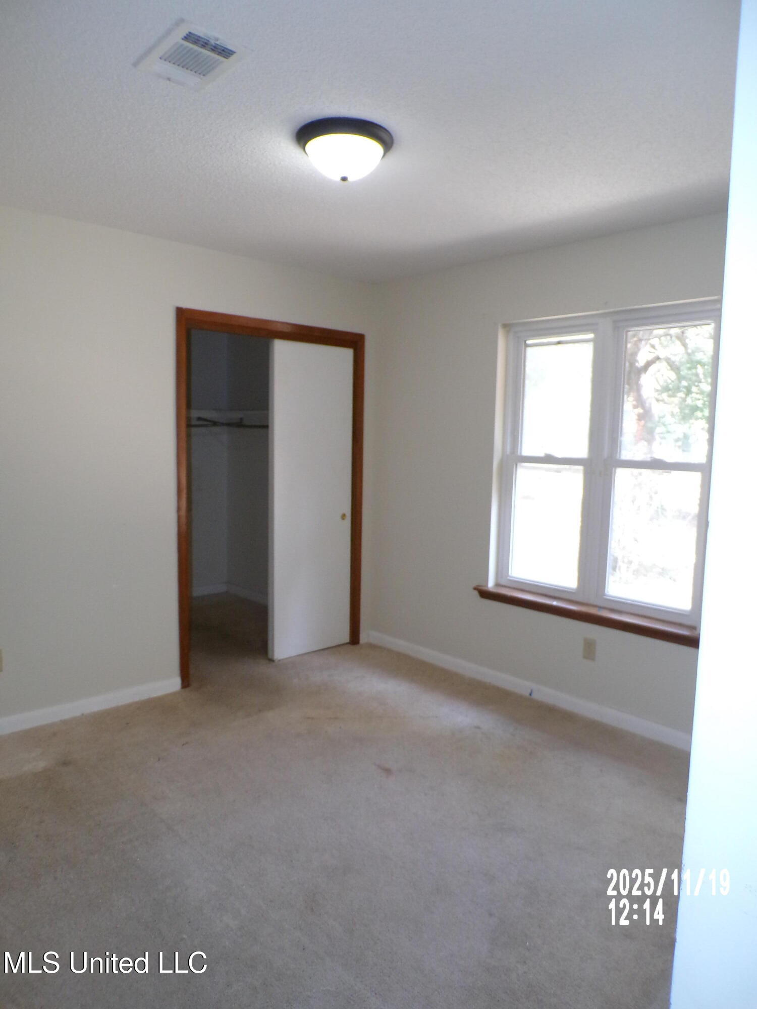 487 Silver Ridge Avenue Property Photo 9