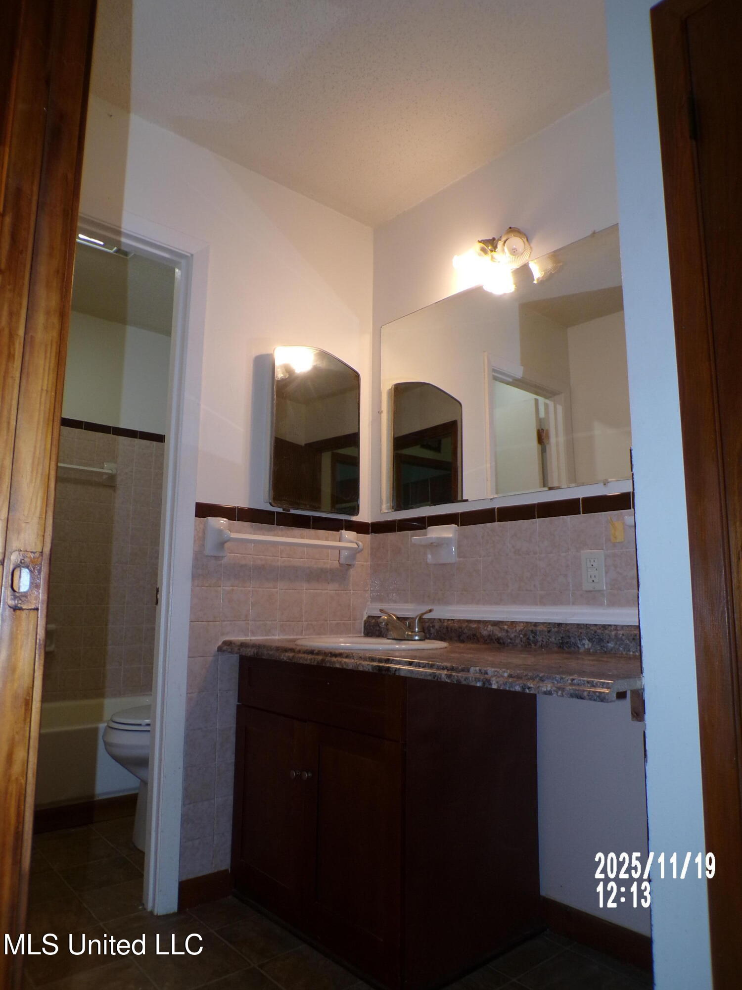 487 Silver Ridge Avenue Property Photo 12