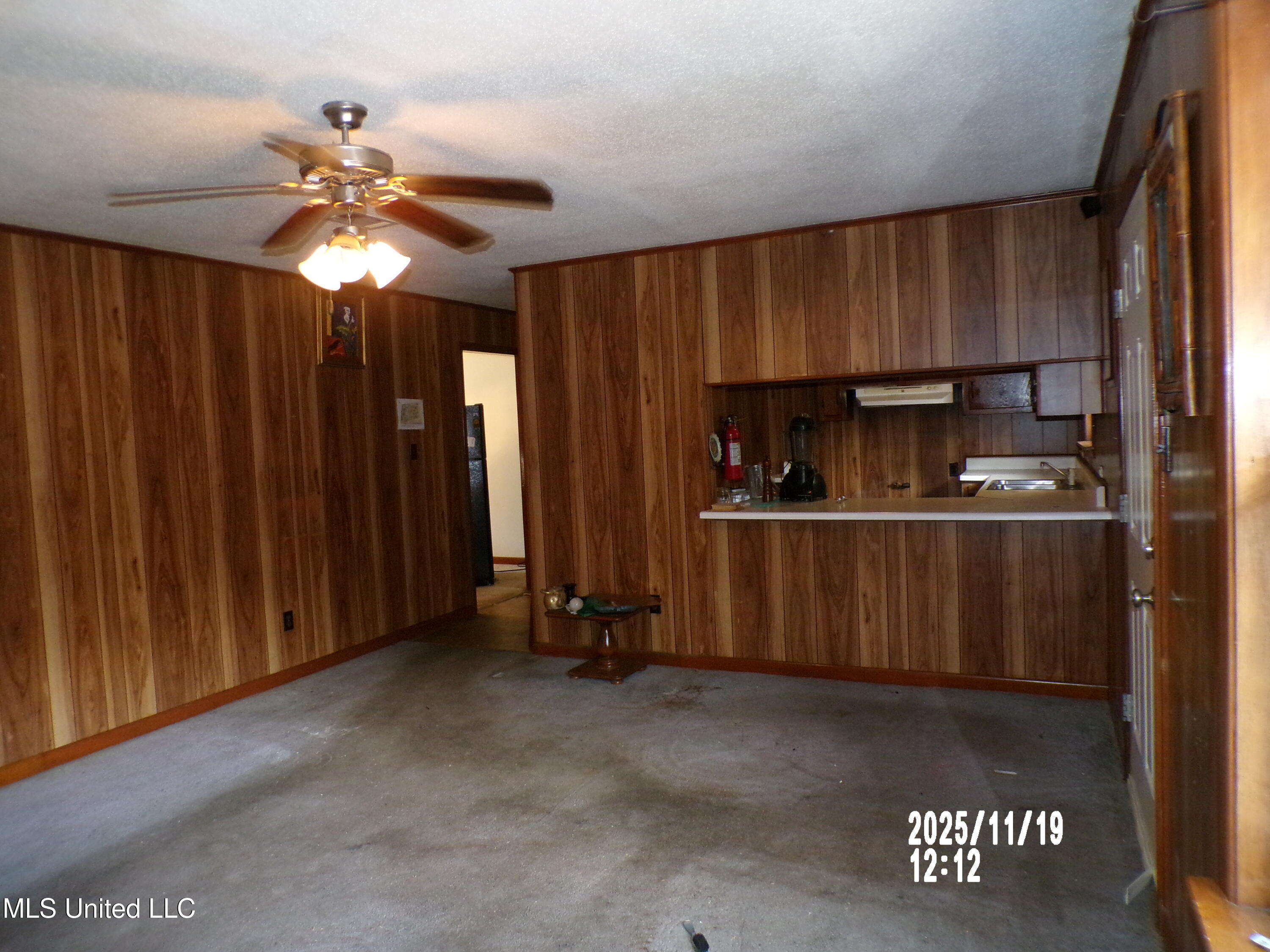 487 Silver Ridge Avenue Property Photo 16
