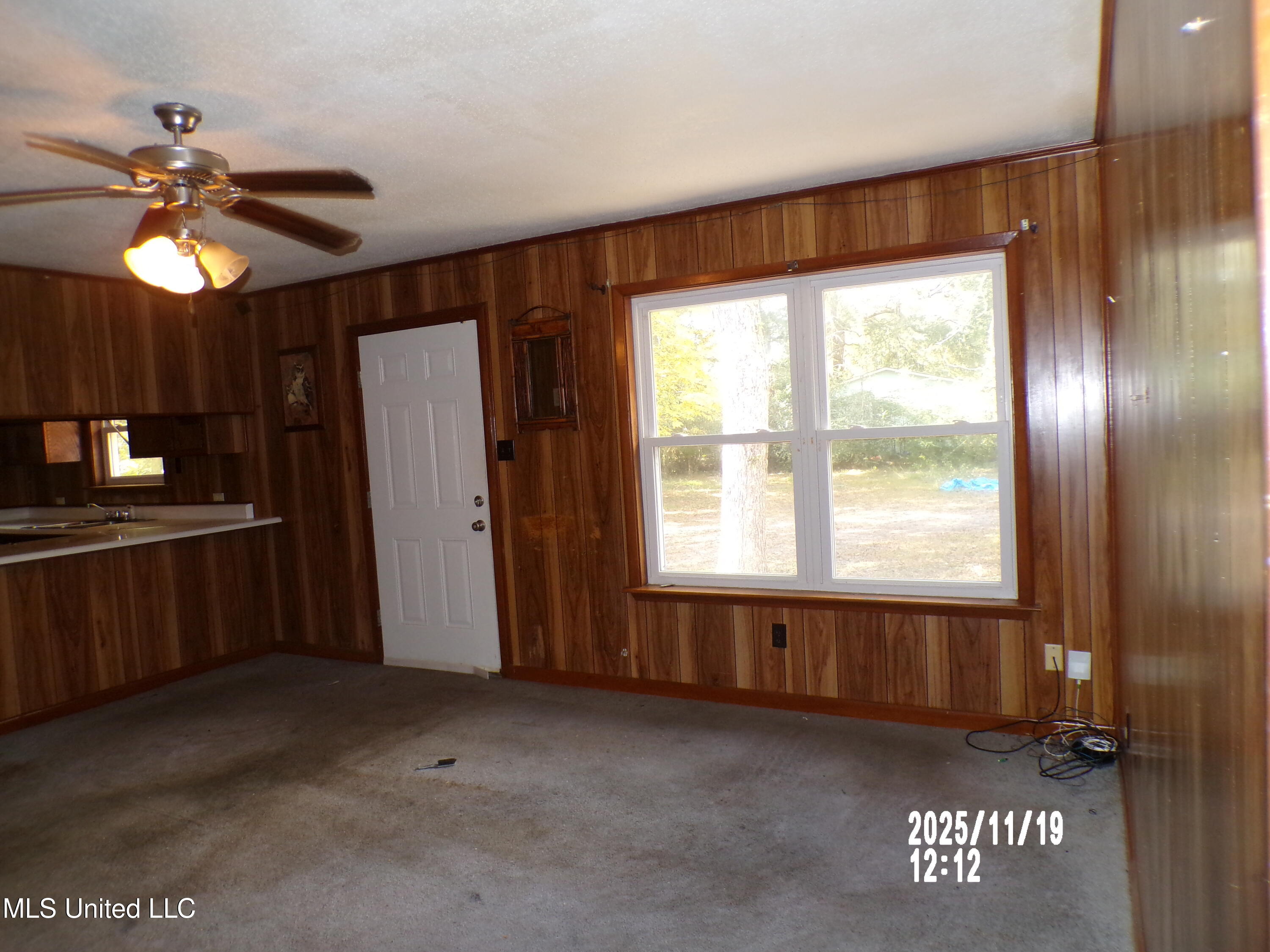 487 Silver Ridge Avenue Property Photo 17