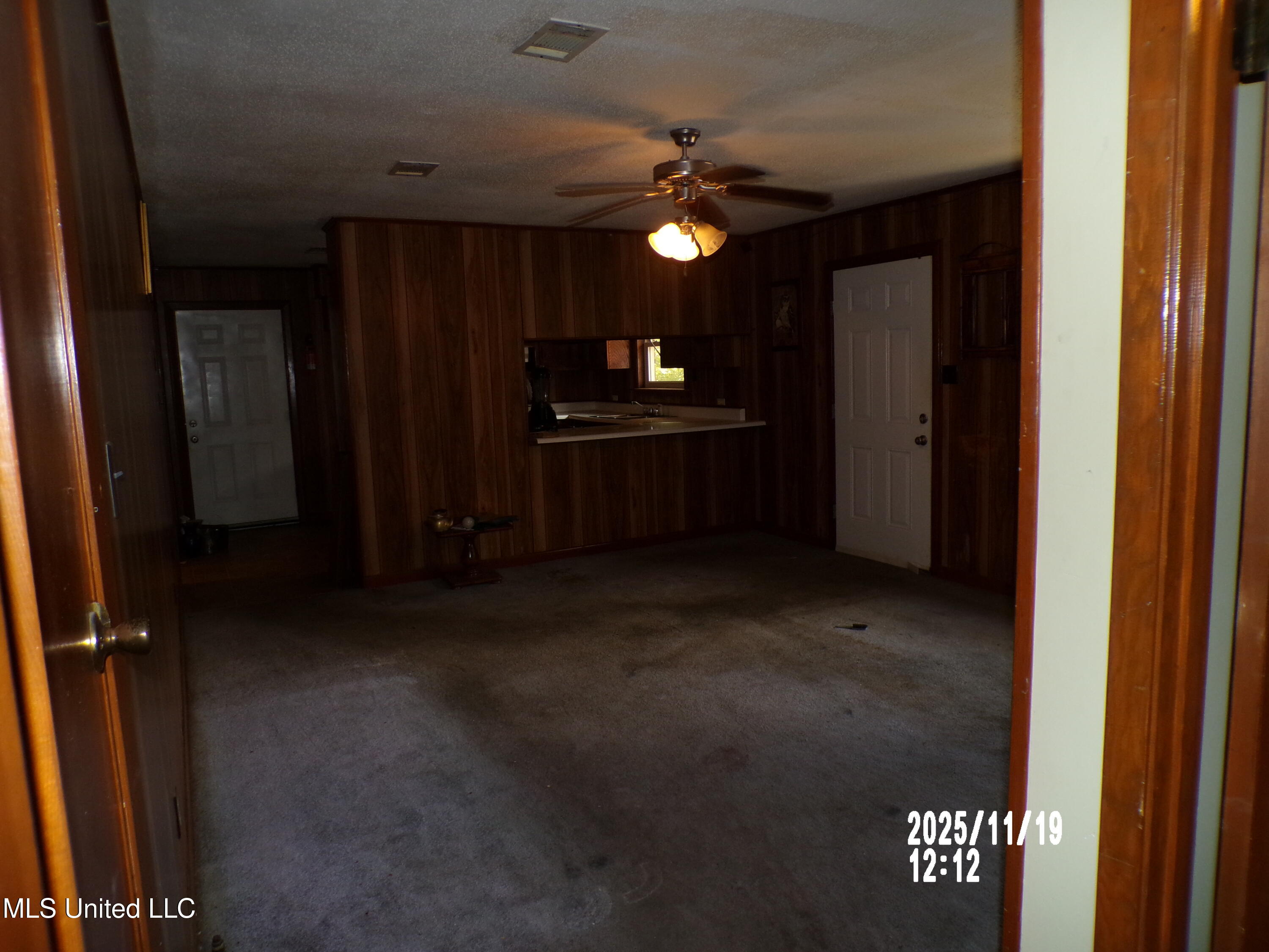 487 Silver Ridge Avenue Property Photo 18
