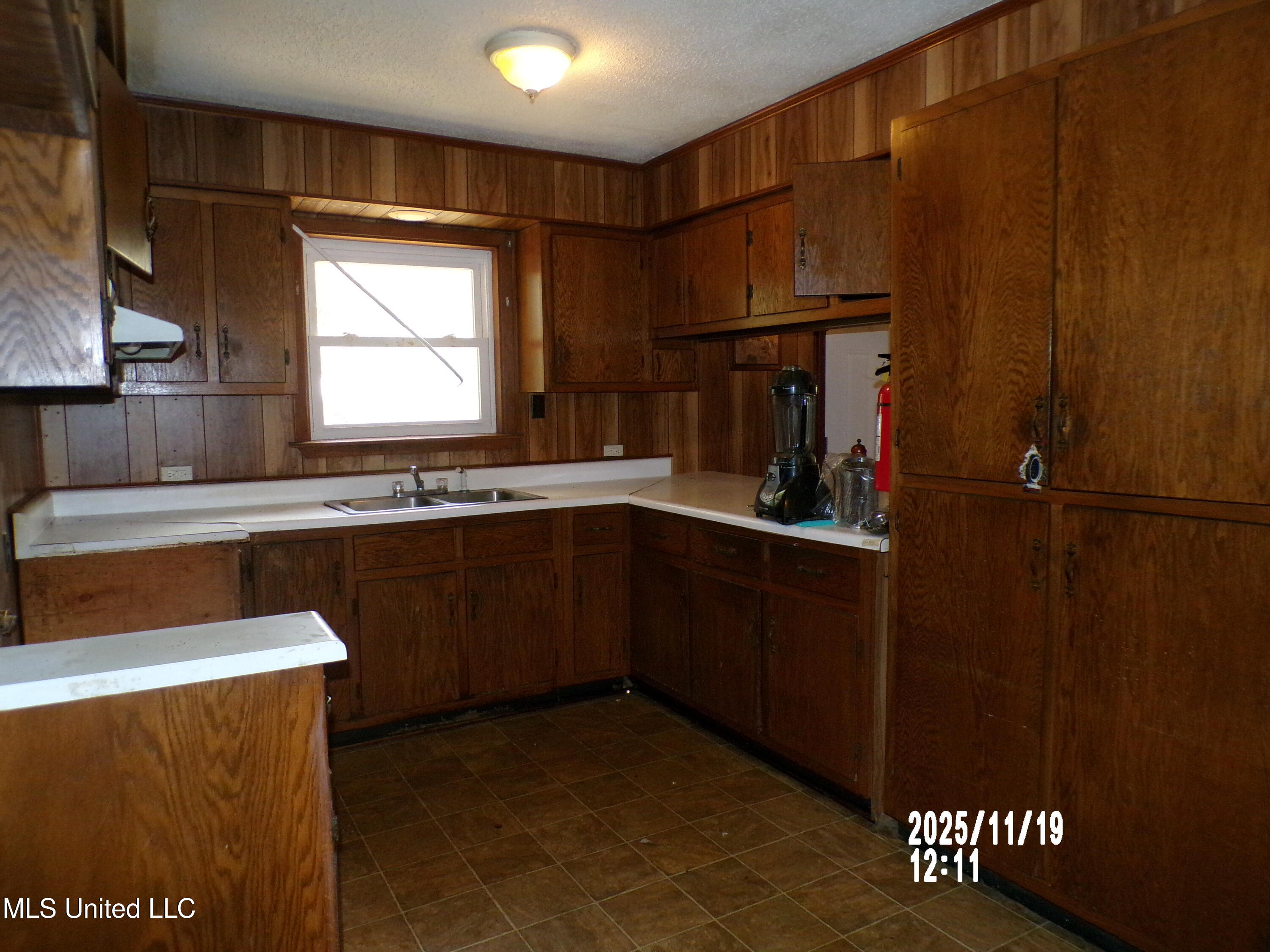 487 Silver Ridge Avenue Property Photo 20