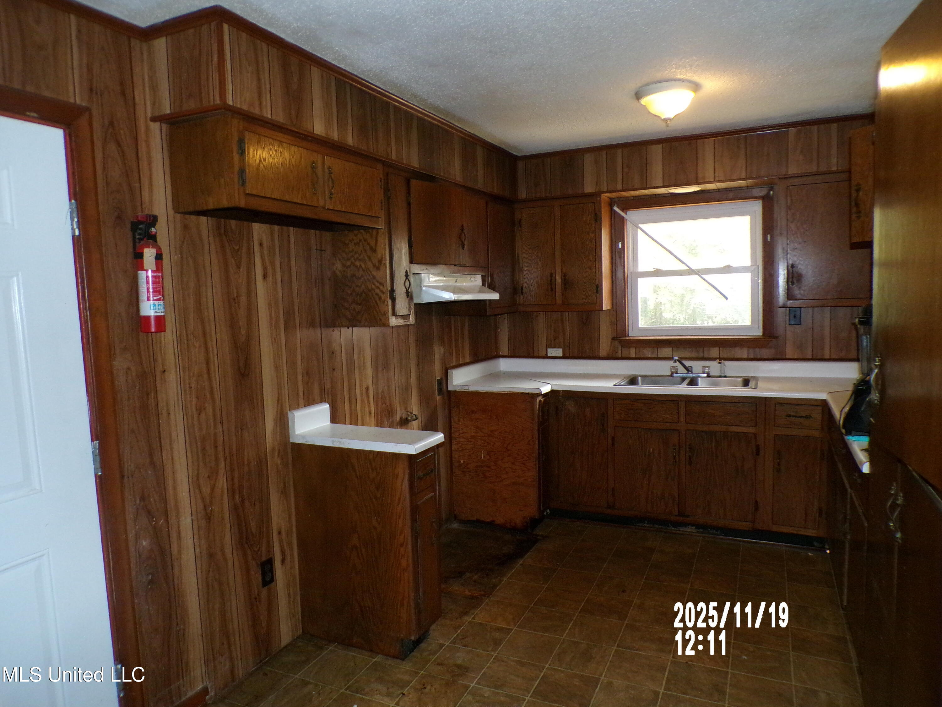 487 Silver Ridge Avenue Property Photo 21