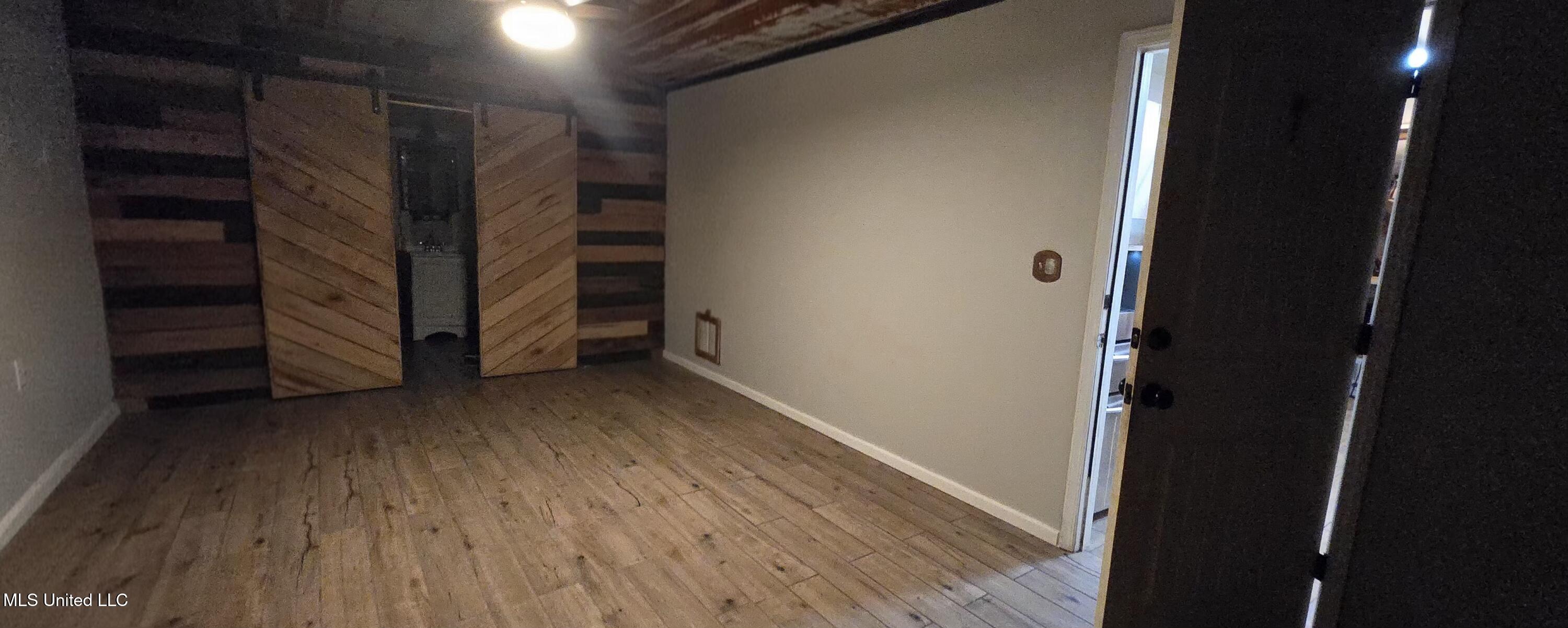 706 Anderson Avenue Property Photo 3