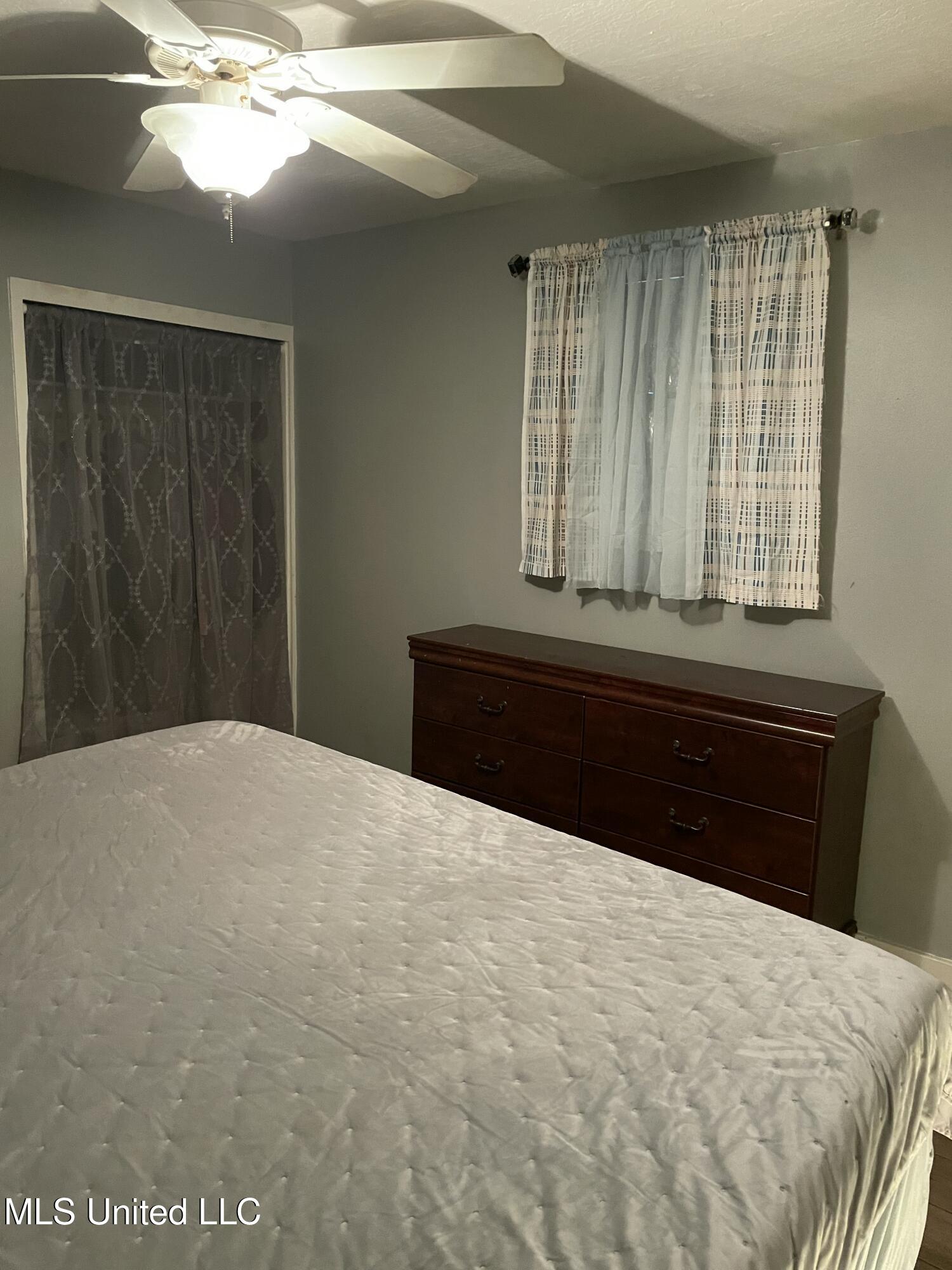 706 Anderson Avenue Property Photo 6
