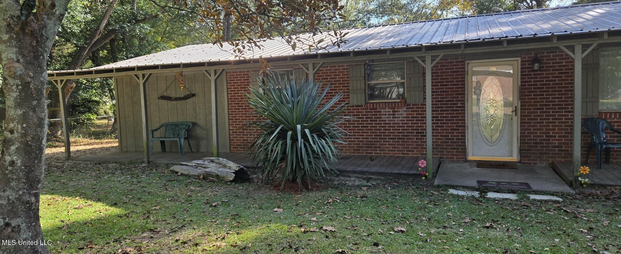 706 Anderson Avenue Property Photo 11